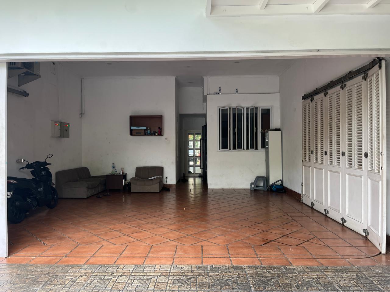Rumah Di Jalan Utama, Dekat PIM, Ada Ruang Serbaguna, Taman Terbuka