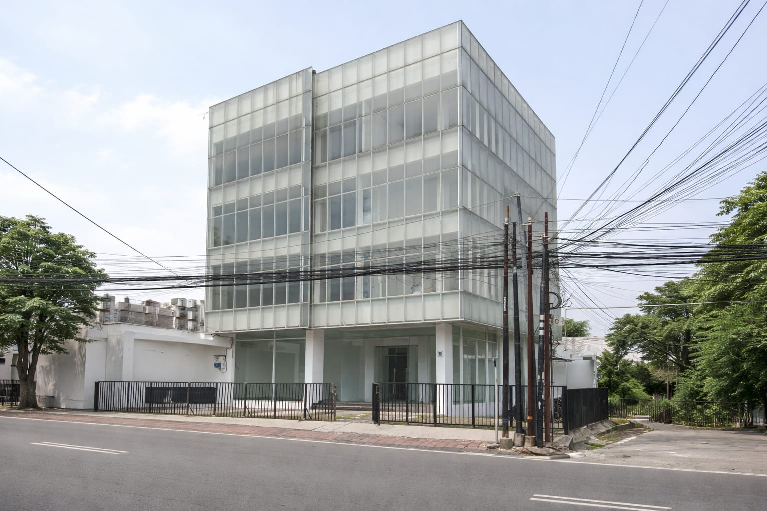 Mini Building Brand New di Area Deplu Veteran Bintaro. Ada Lift