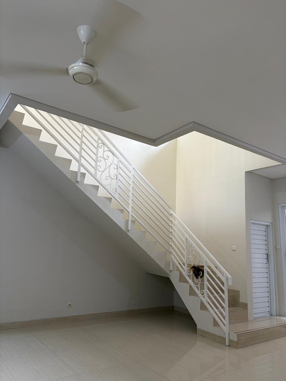 Rumah Sewa 2 Lantai Bisa Jalan Kaki ke PIM, Unfurnished