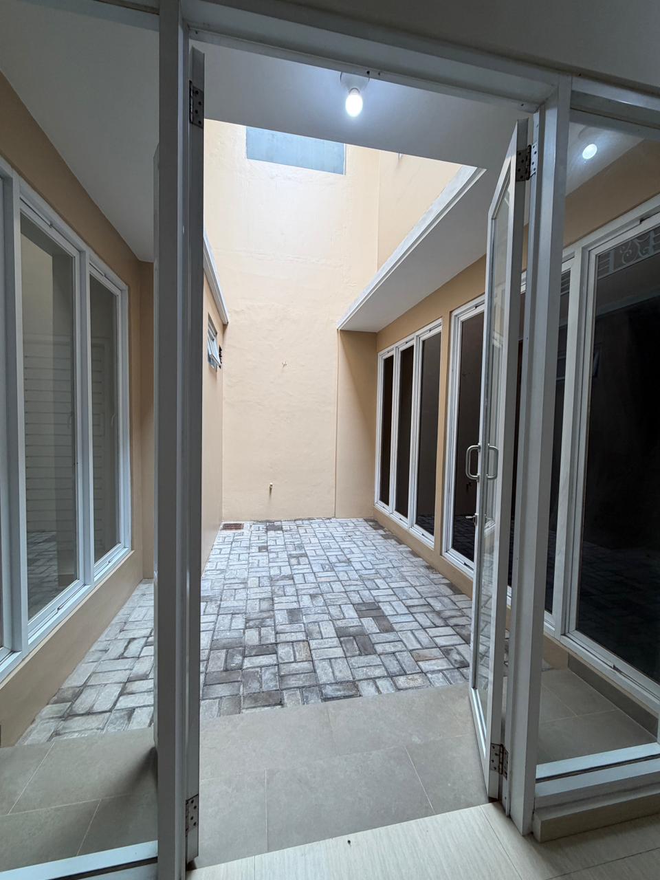 Rumah Sewa 2 Lantai Bisa Jalan Kaki ke PIM, Unfurnished