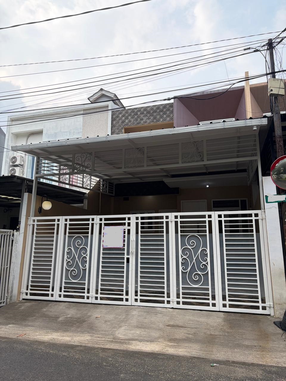 Rumah Sewa 2 Lantai Bisa Jalan Kaki ke PIM, Unfurnished