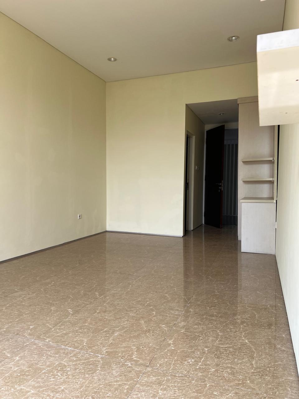 Rumah 3 Lantai di Pondok Indah, Ada Dapur Bersih dan Dapur Kotor