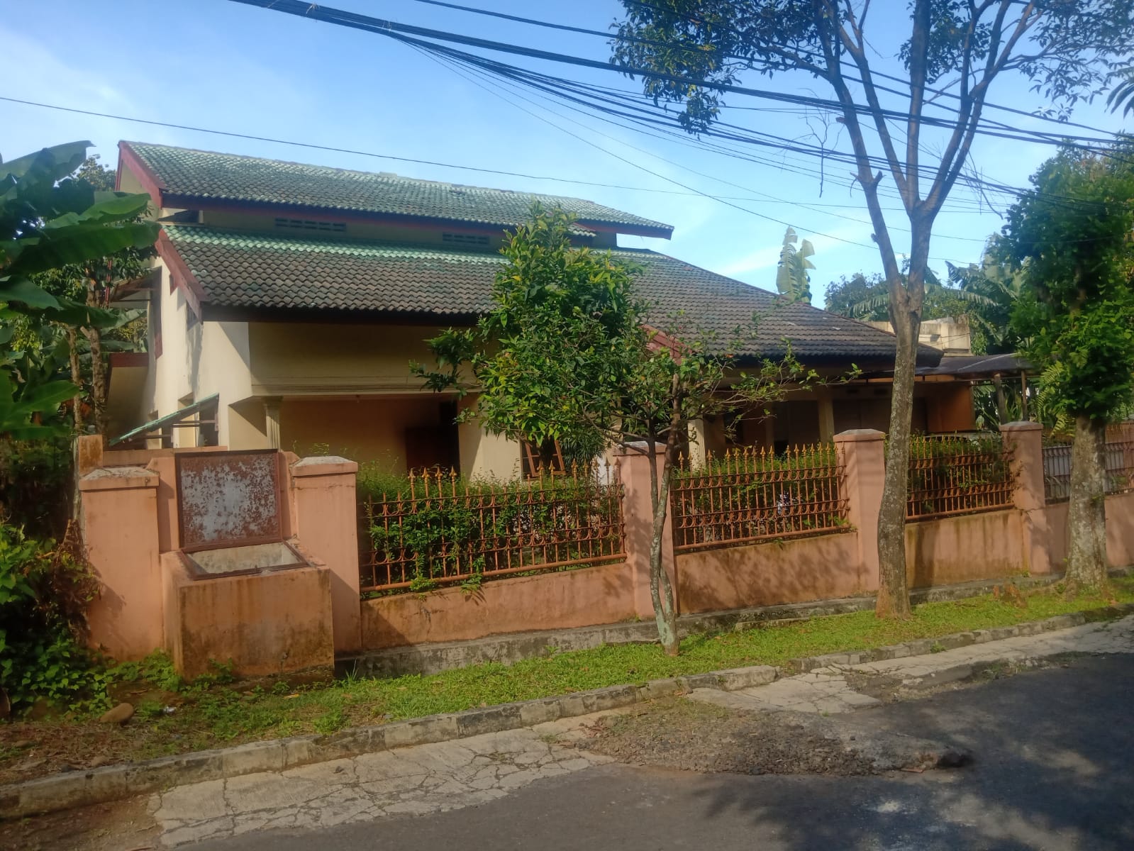 Rumah Lama di Megapolitan Cinere