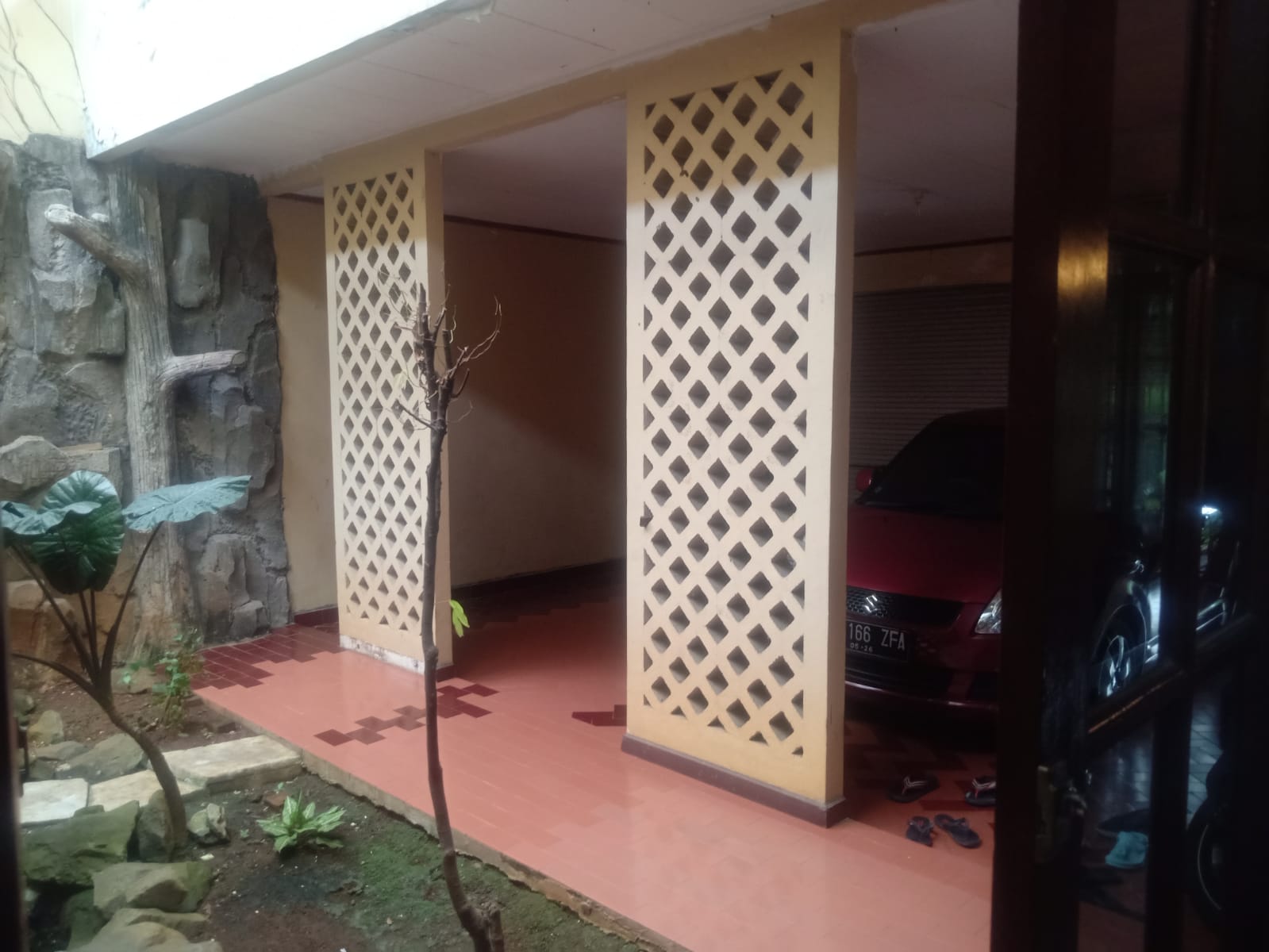 Rumah Lama di Megapolitan Cinere