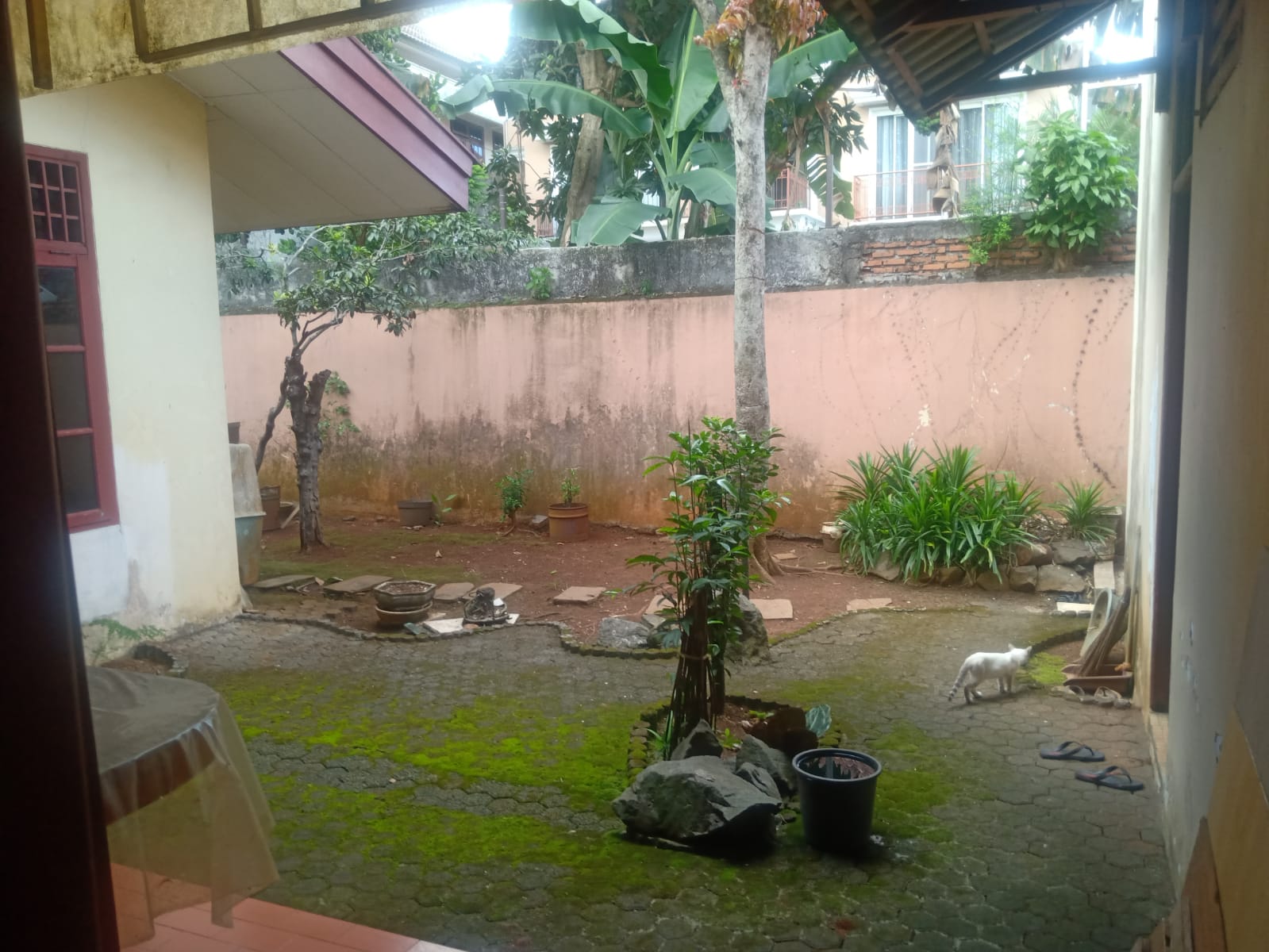 Rumah Lama di Megapolitan Cinere