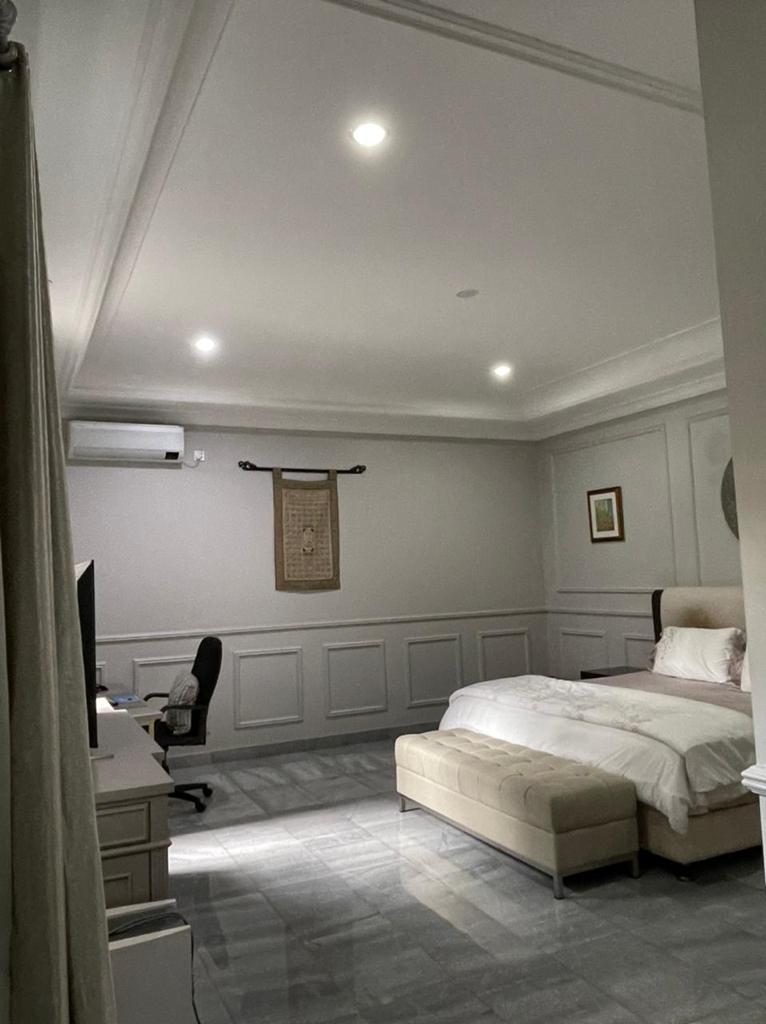 Rumah di Pejaten Barat, Newly Renovated, ada Balkon dan Multifunction Room