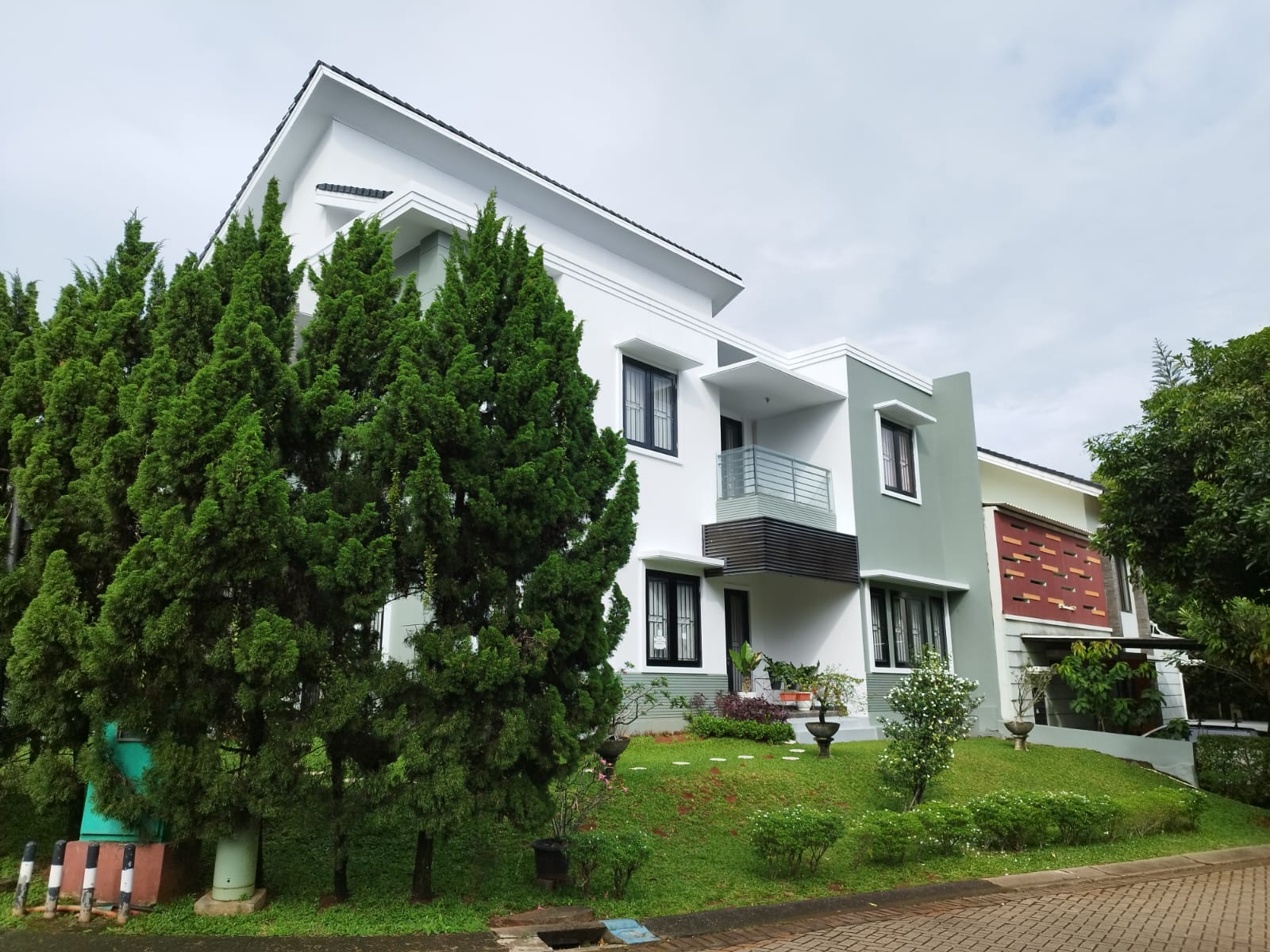 Rumah 2 Lantai di De Latinos BSD, Ada Water Heater Solahart