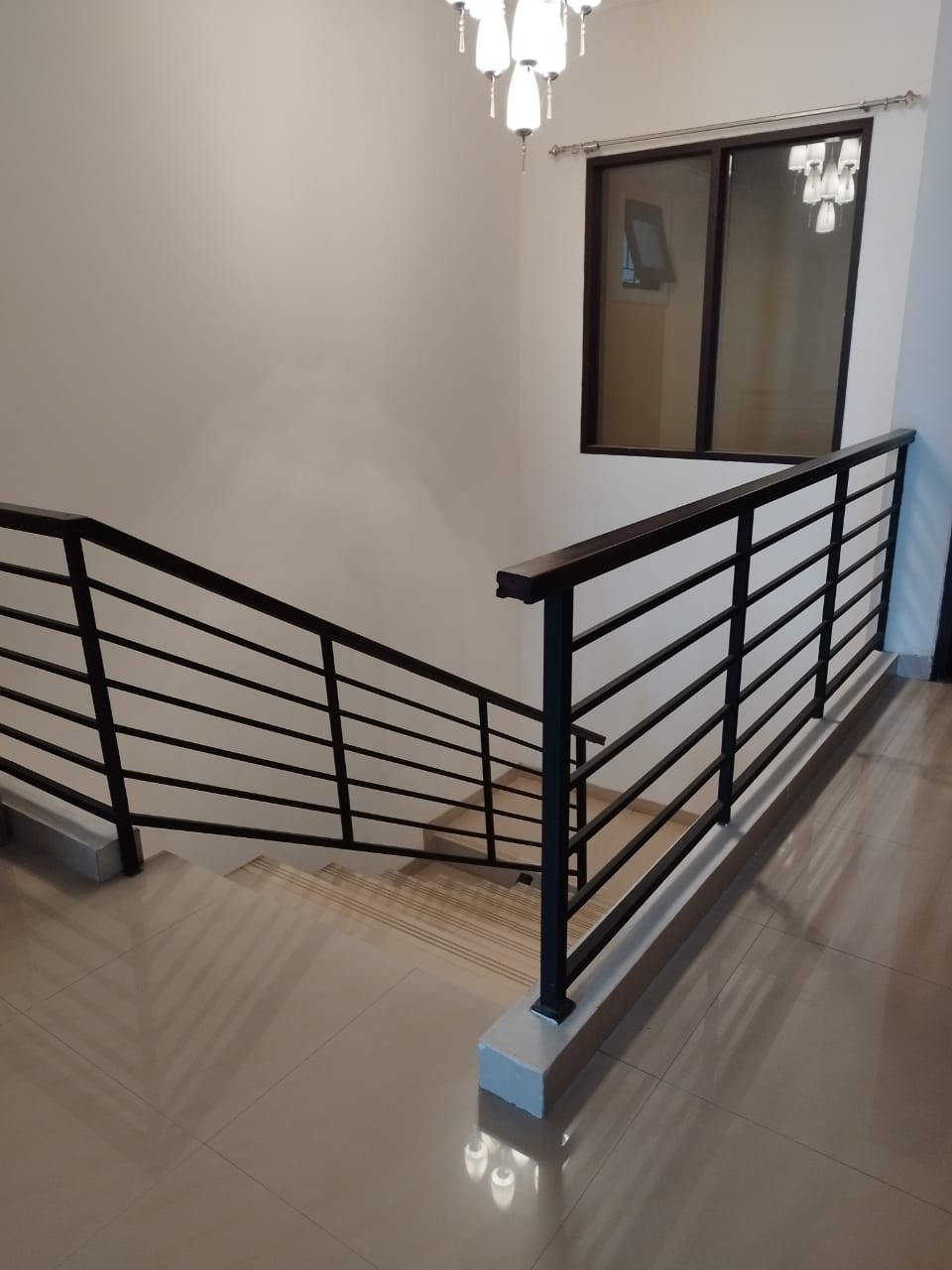 Rumah 2 Lantai di De Latinos BSD, Ada Water Heater Solahart