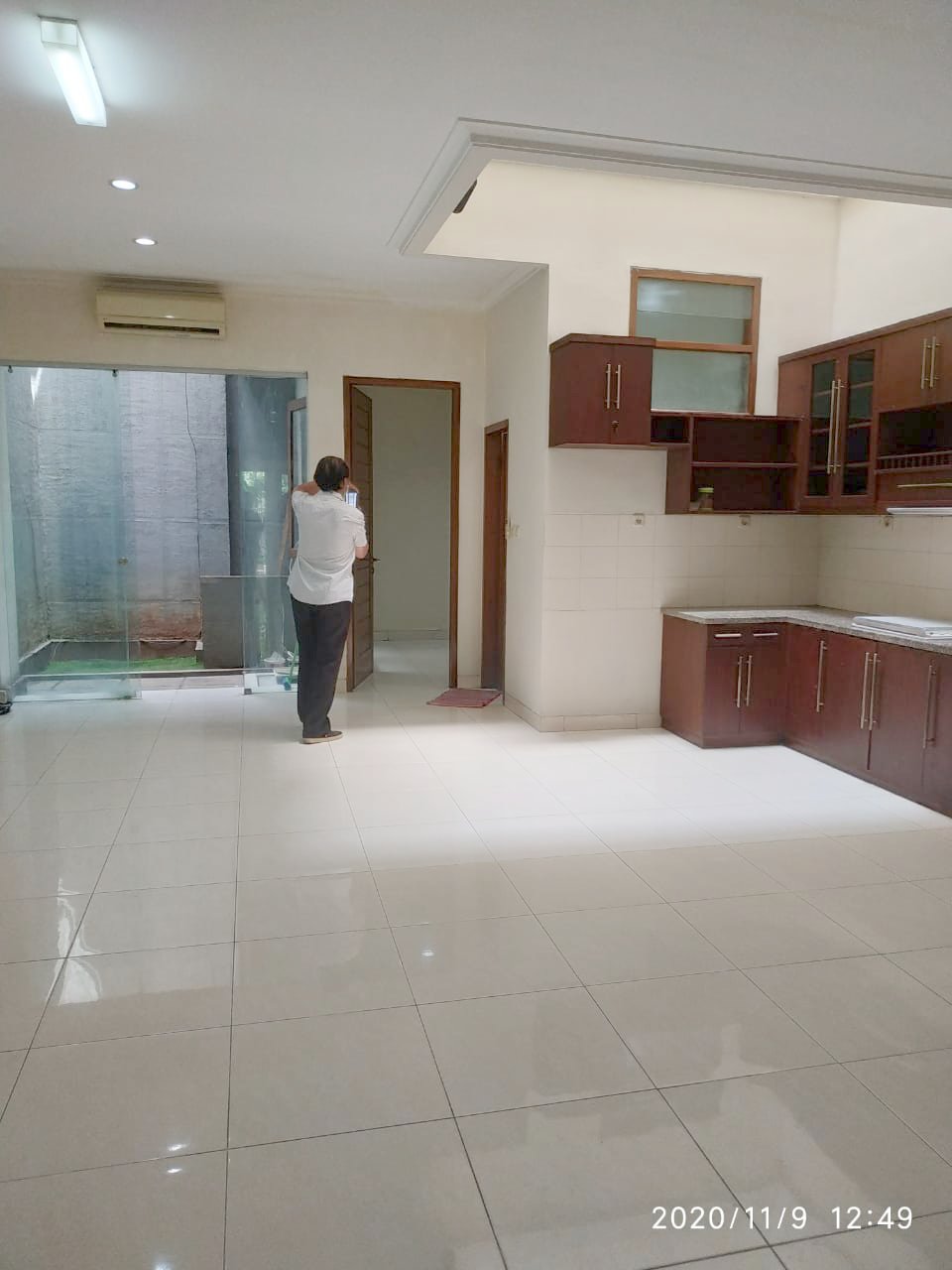 Rumah Sewa Semi Furnished Dekat Blok M, Bisa Kantor