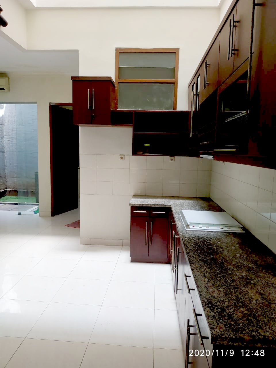 Rumah Sewa Semi Furnished Dekat Blok M, Bisa Kantor