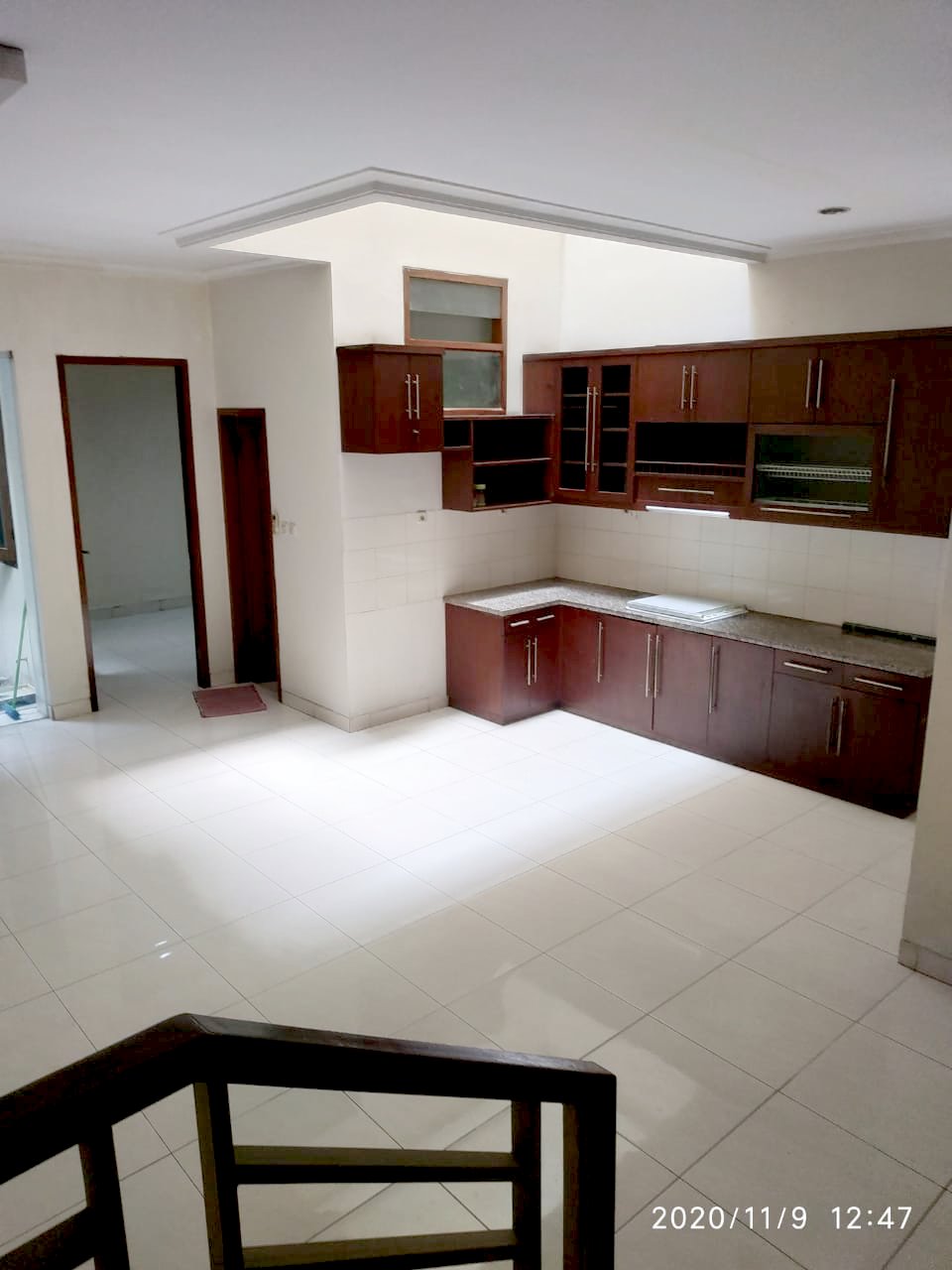 Rumah Sewa Semi Furnished Dekat Blok M, Bisa Kantor