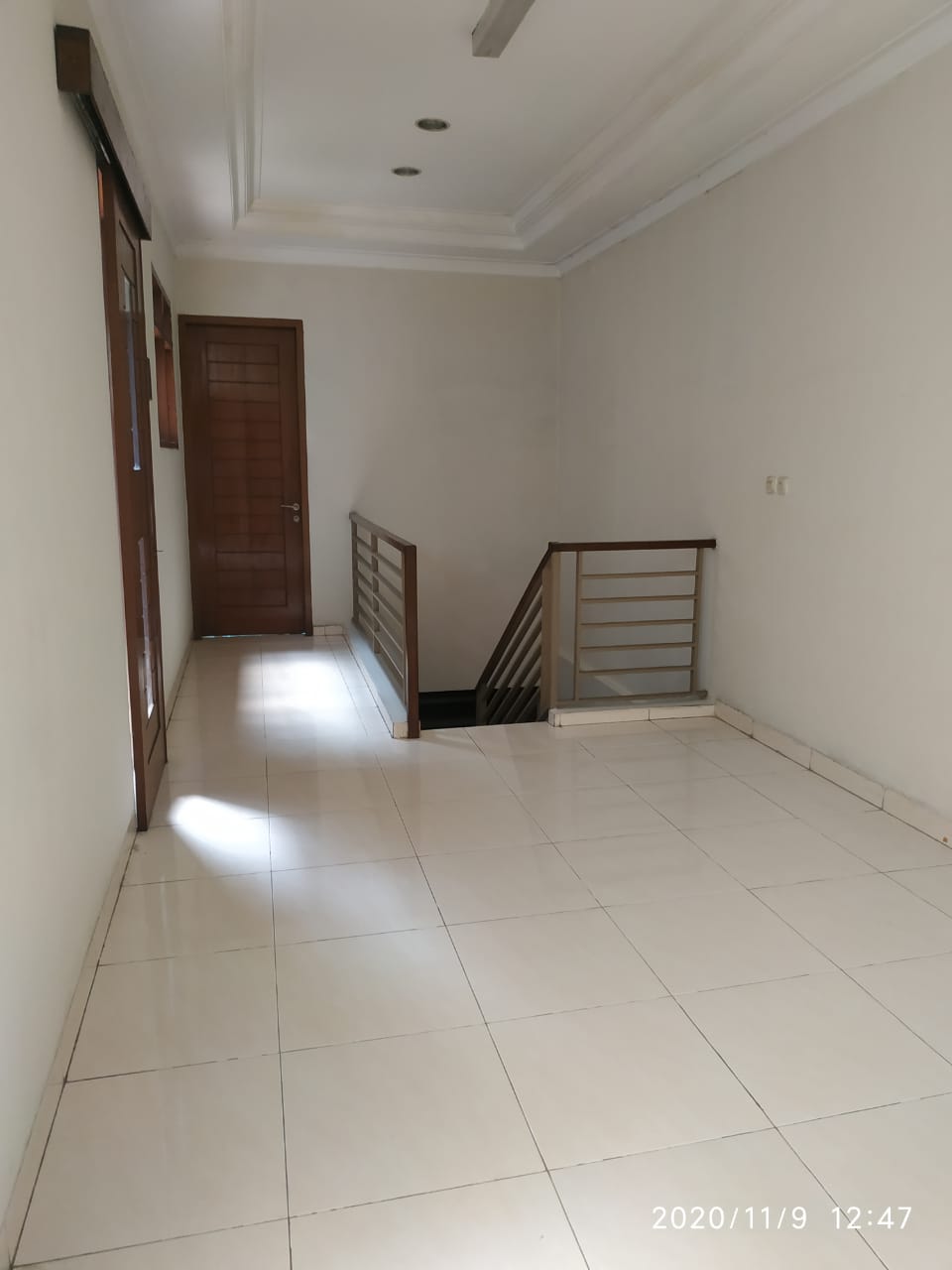 Rumah Sewa Semi Furnished Dekat Blok M, Bisa Kantor