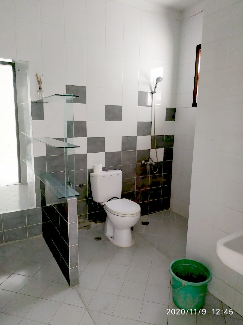 Rumah Sewa Semi Furnished Dekat Blok M, Bisa Kantor