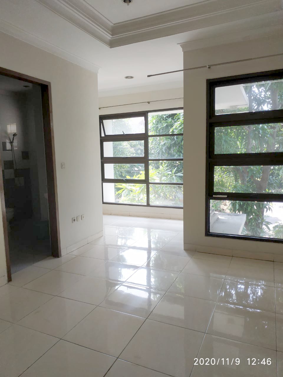 Rumah Sewa Semi Furnished Dekat Blok M, Bisa Kantor