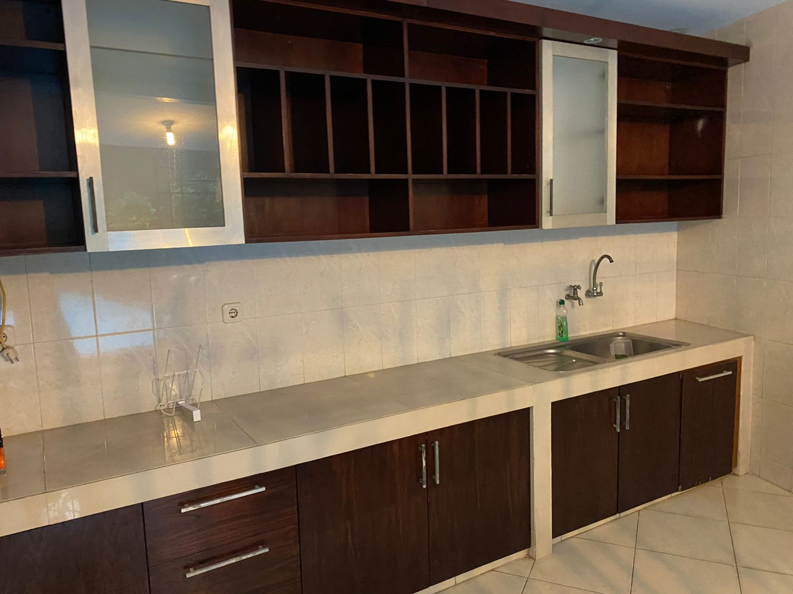 Rumah Sewa Semi Furnished Dekat Wijaya. Ada Kolam Renang