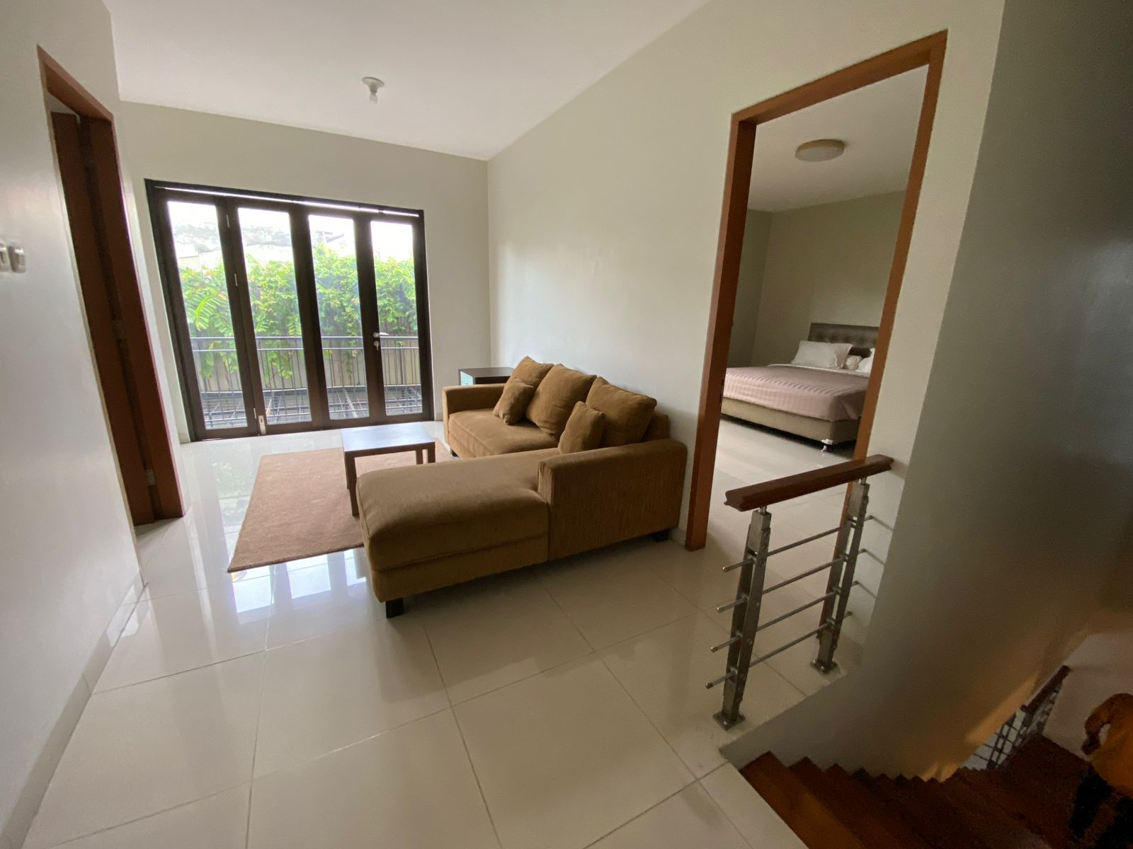 Rumah Sewa Semi Furnished Dekat Wijaya. Ada Kolam Renang