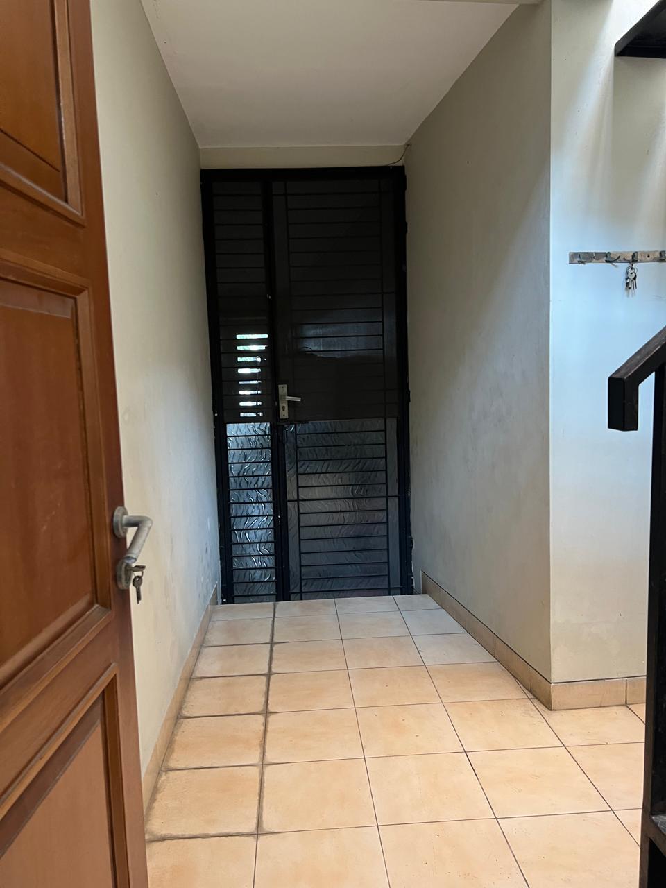 Rumah Sewa Semi Furnished Dekat Wijaya. Ada Kolam Renang