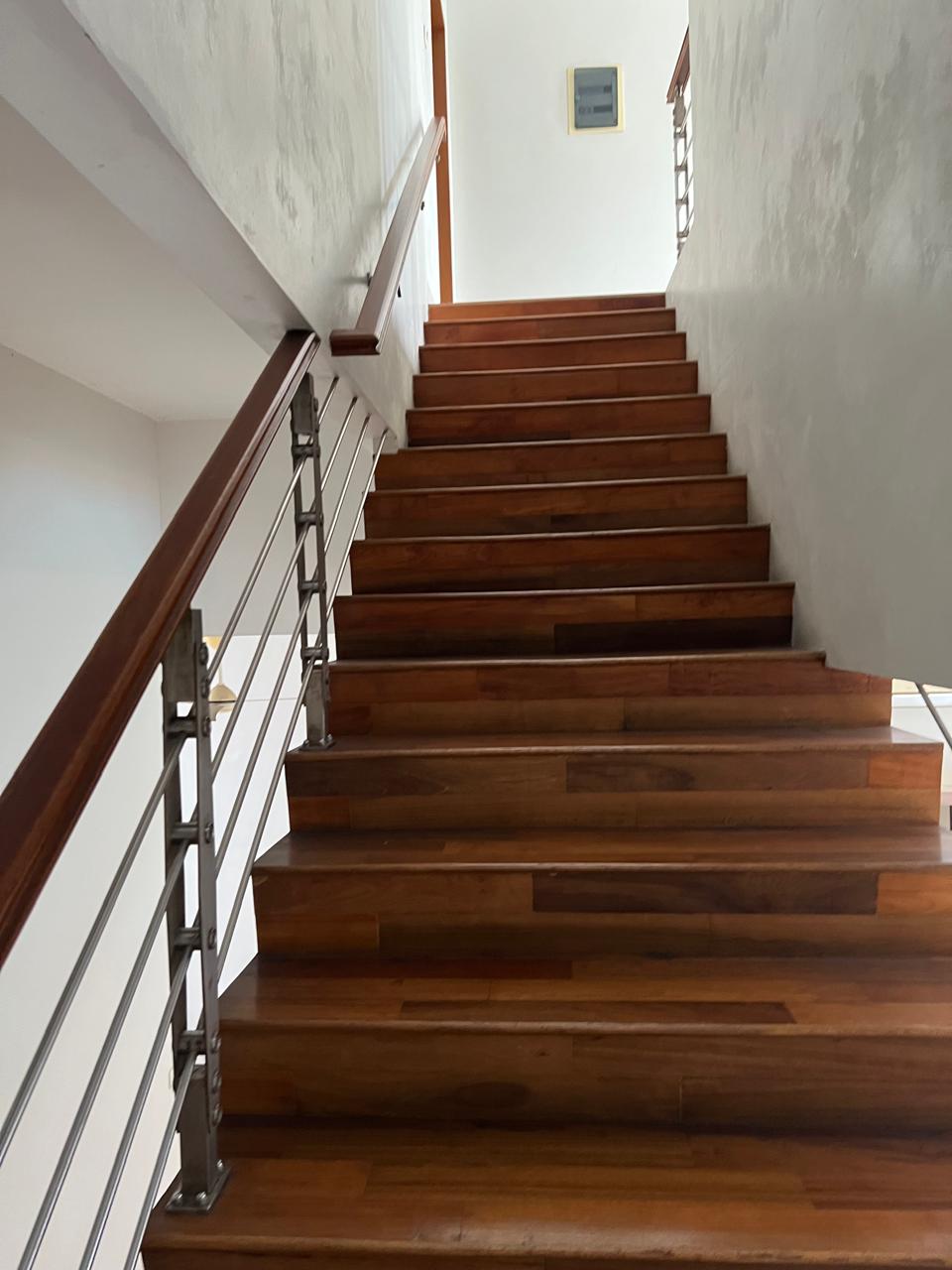 Rumah Sewa Semi Furnished Dekat Wijaya. Ada Kolam Renang