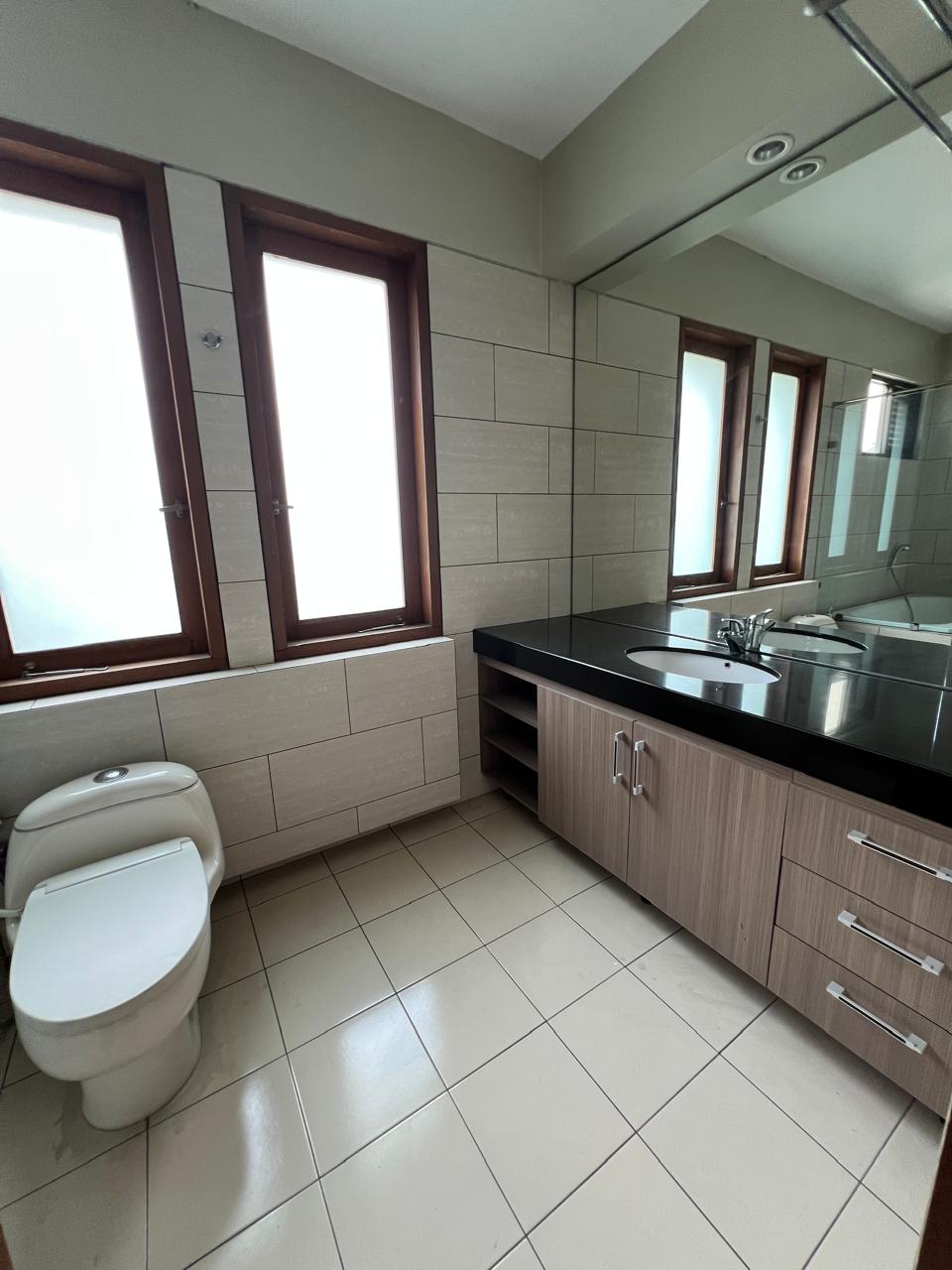 Rumah Sewa Semi Furnished Dekat Wijaya. Ada Kolam Renang