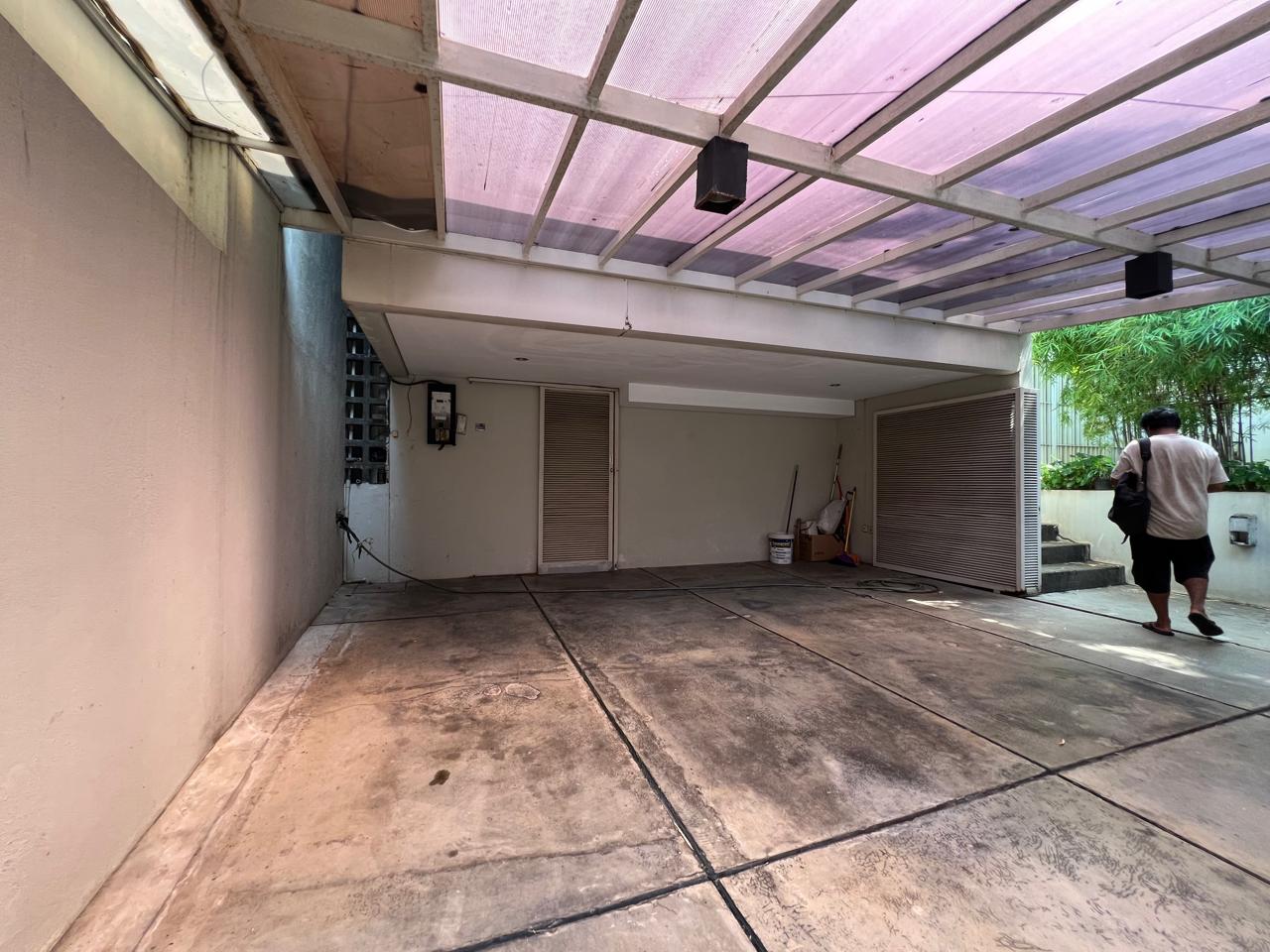 Rumah Sewa Semi Furnished Dekat Wijaya. 5 Kamar Tidur. Ada Kolam Renang