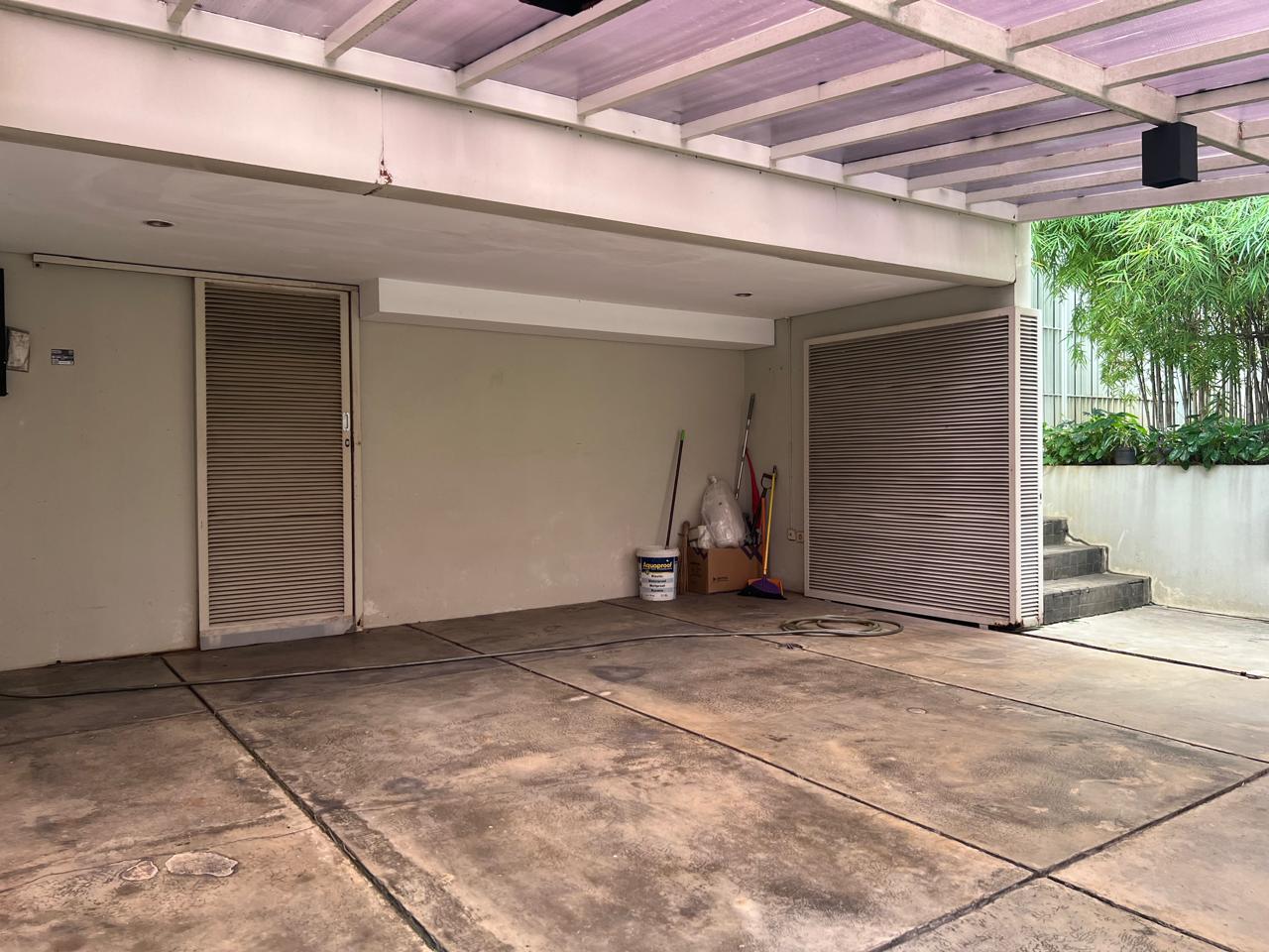 Rumah Sewa Semi Furnished Dekat Wijaya. 5 Kamar Tidur. Ada Kolam Renang