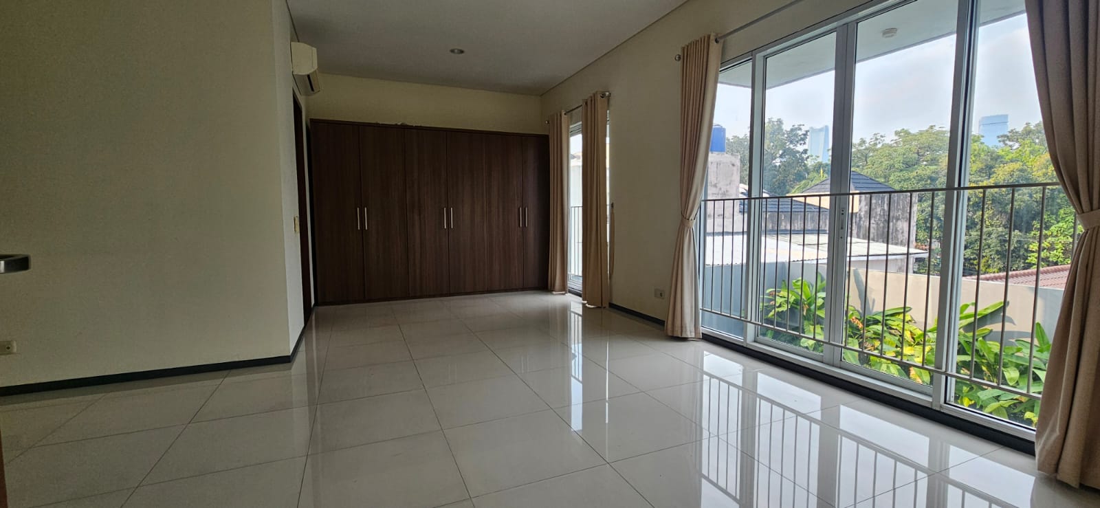 Rumah Sewa Dekat Wijaya, Ada Roof Top dan Multifunction Room