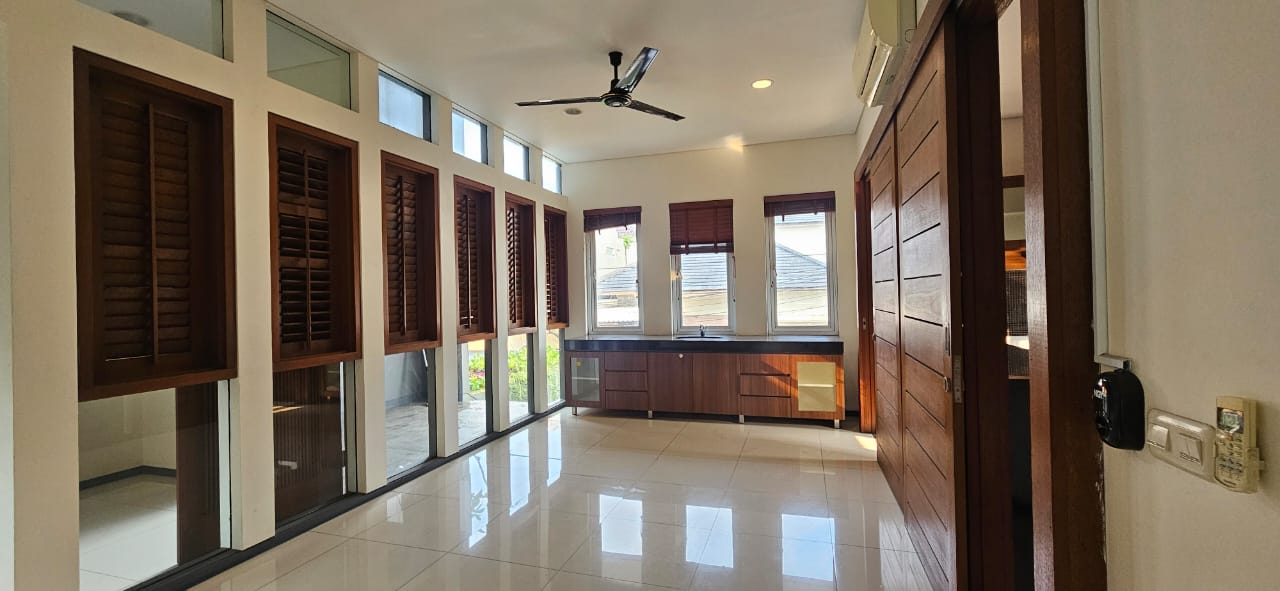 Rumah Sewa Dekat Wijaya, Ada Roof Top dan Multifunction Room
