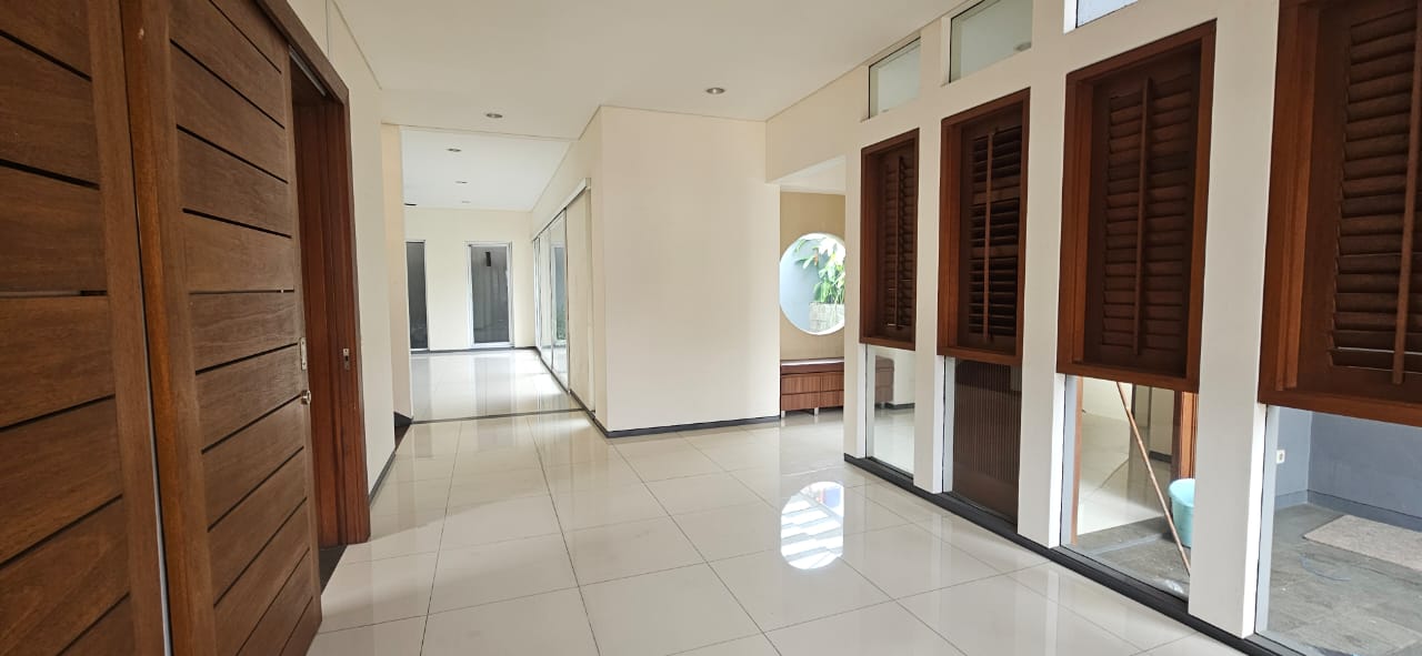 Rumah Sewa Dekat Wijaya, Ada Roof Top dan Multifunction Room