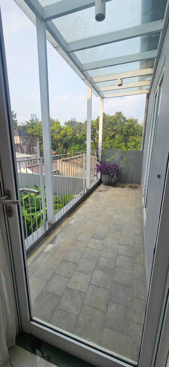 Rumah Sewa Dekat Wijaya, Ada Roof Top dan Multifunction Room