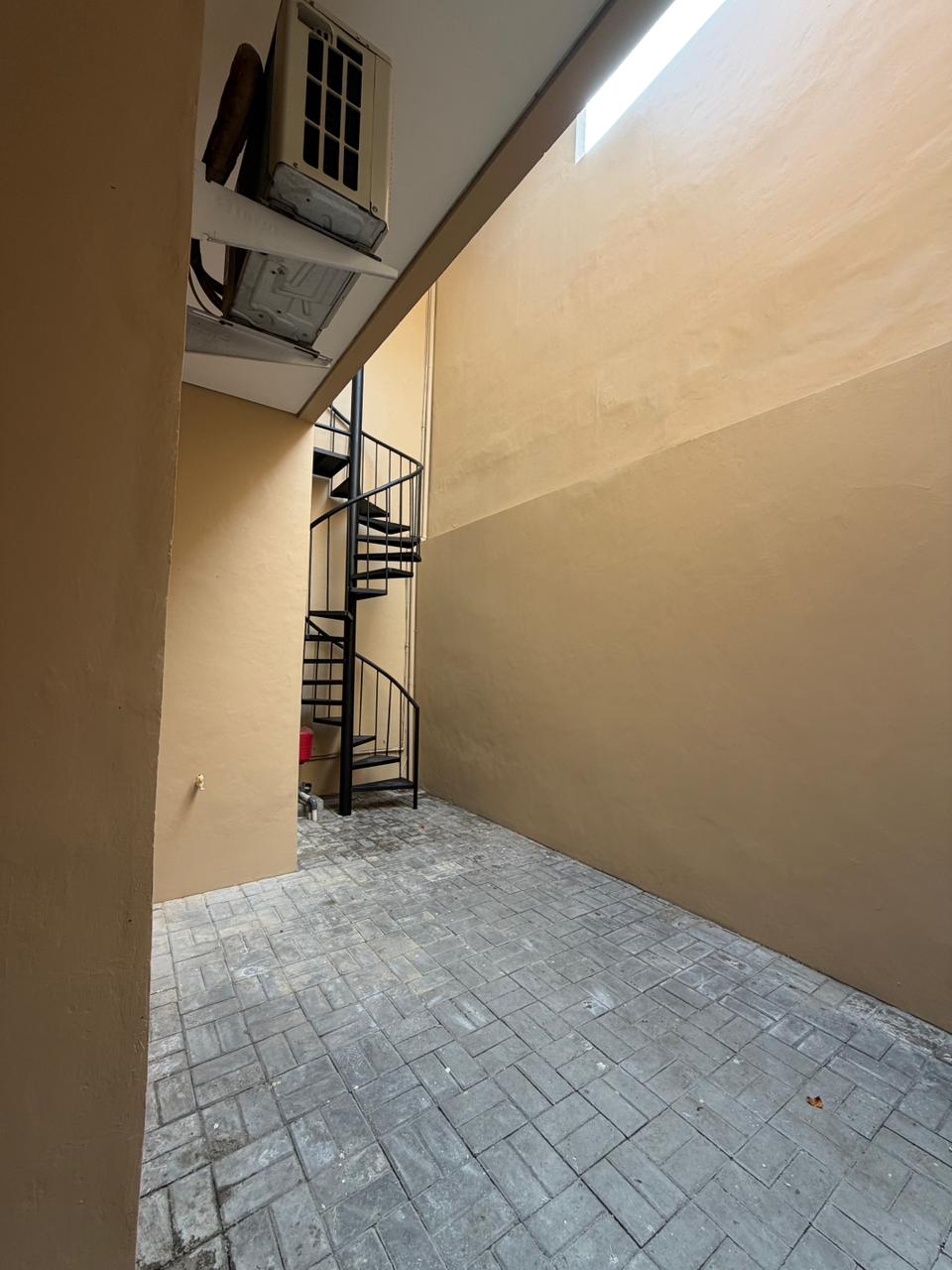 Rumah Sewa 2 Lantai, Unfurnish, Ada AC dan Gudang