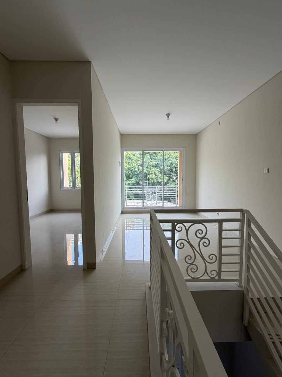 Rumah Sewa 2 Lantai, Unfurnish, Ada AC dan Gudang