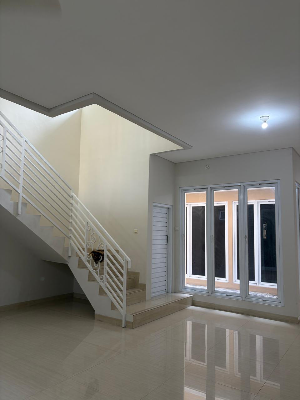 Rumah Sewa 2 Lantai, Unfurnish, Ada AC dan Gudang