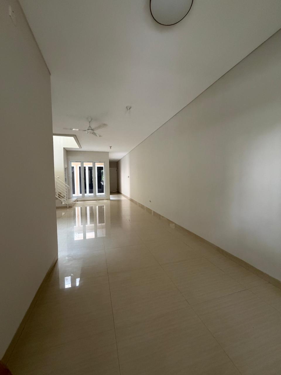Rumah Sewa 2 Lantai, Unfurnish, Ada AC dan Gudang