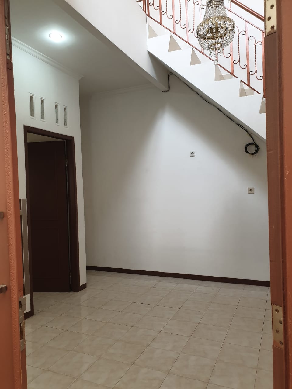 Jual Rumah di Radio Dalam, Jalan Kaki 10 Menit ke MRT Haji Nawi
