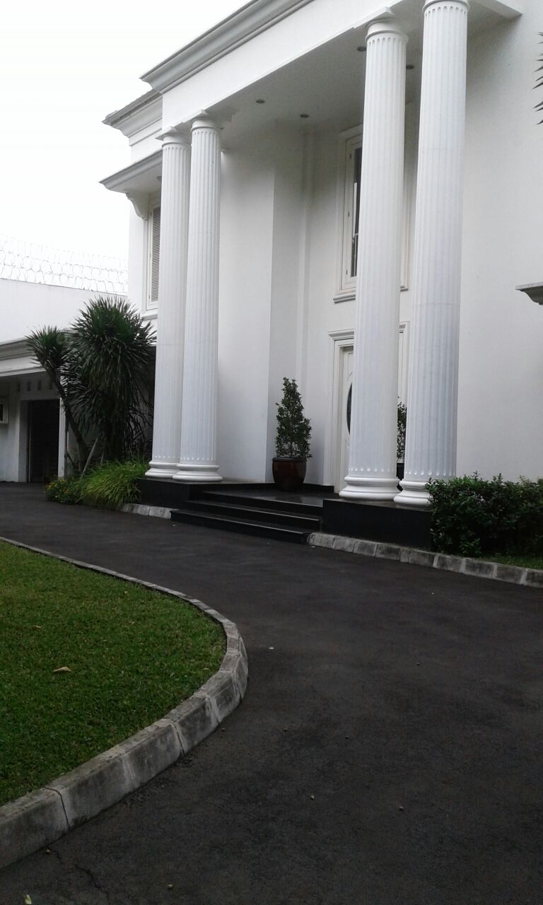 Rumah Megah di Kawasan Elit Kebayoran Baru