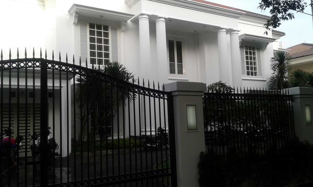 Rumah Megah di Kawasan Elit Kebayoran Baru