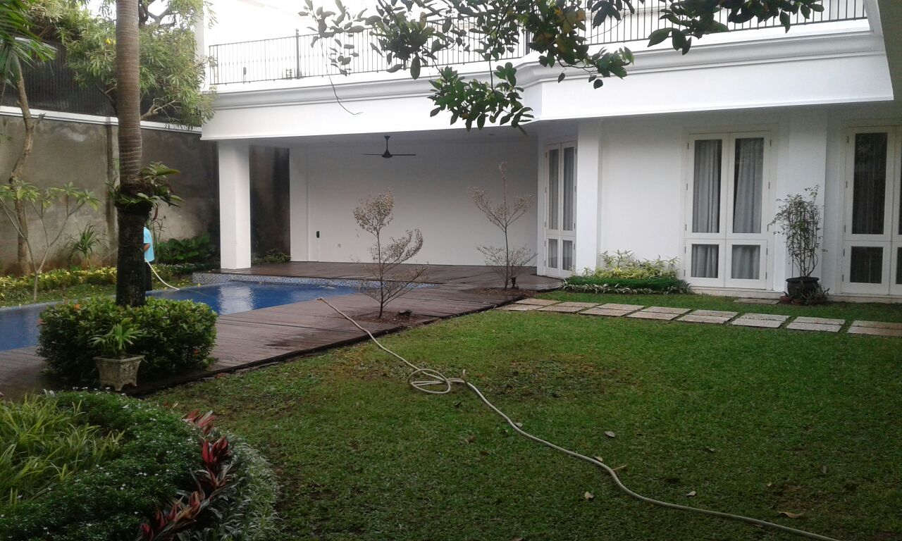 Rumah Megah di Kawasan Elit Kebayoran Baru