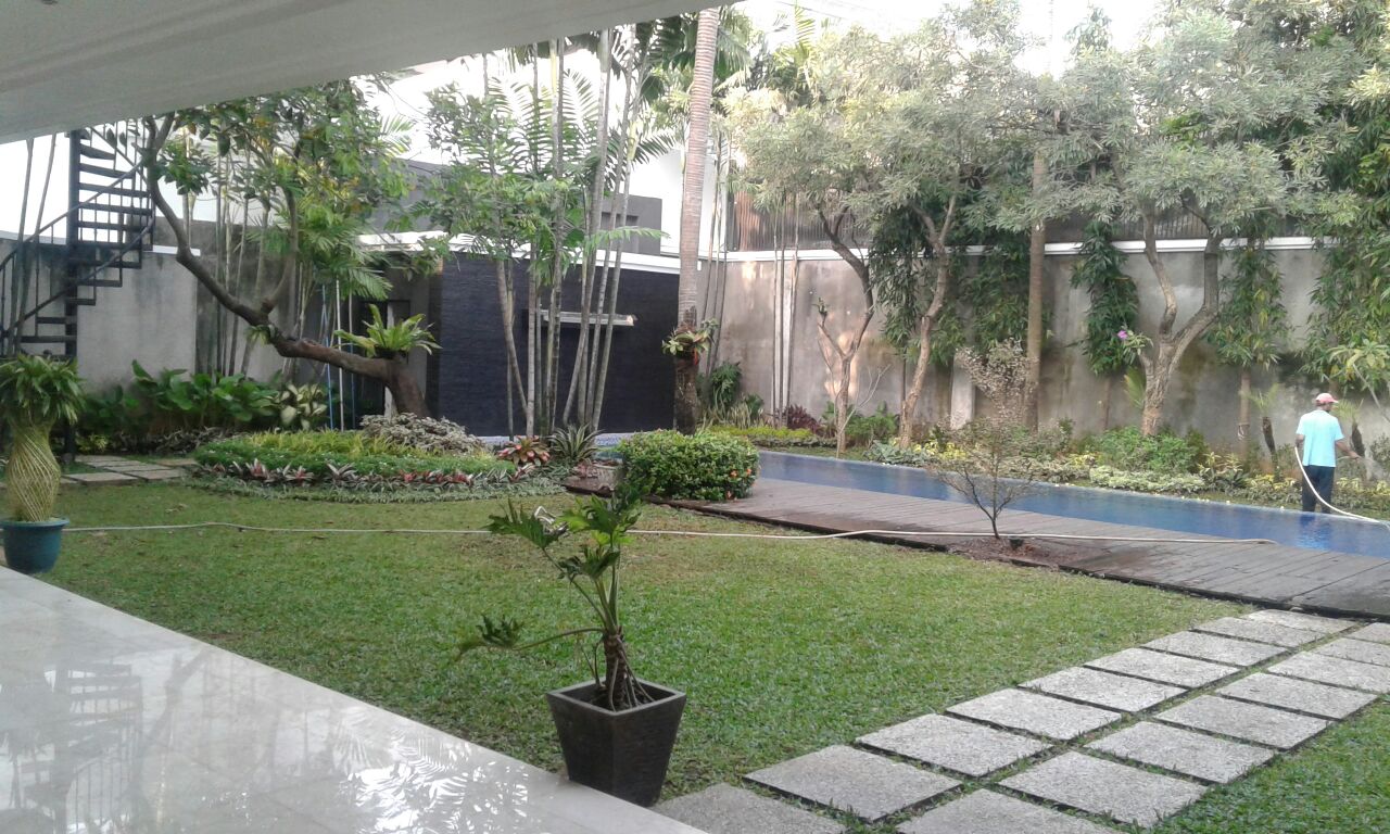Rumah Megah di Kawasan Elit Kebayoran Baru