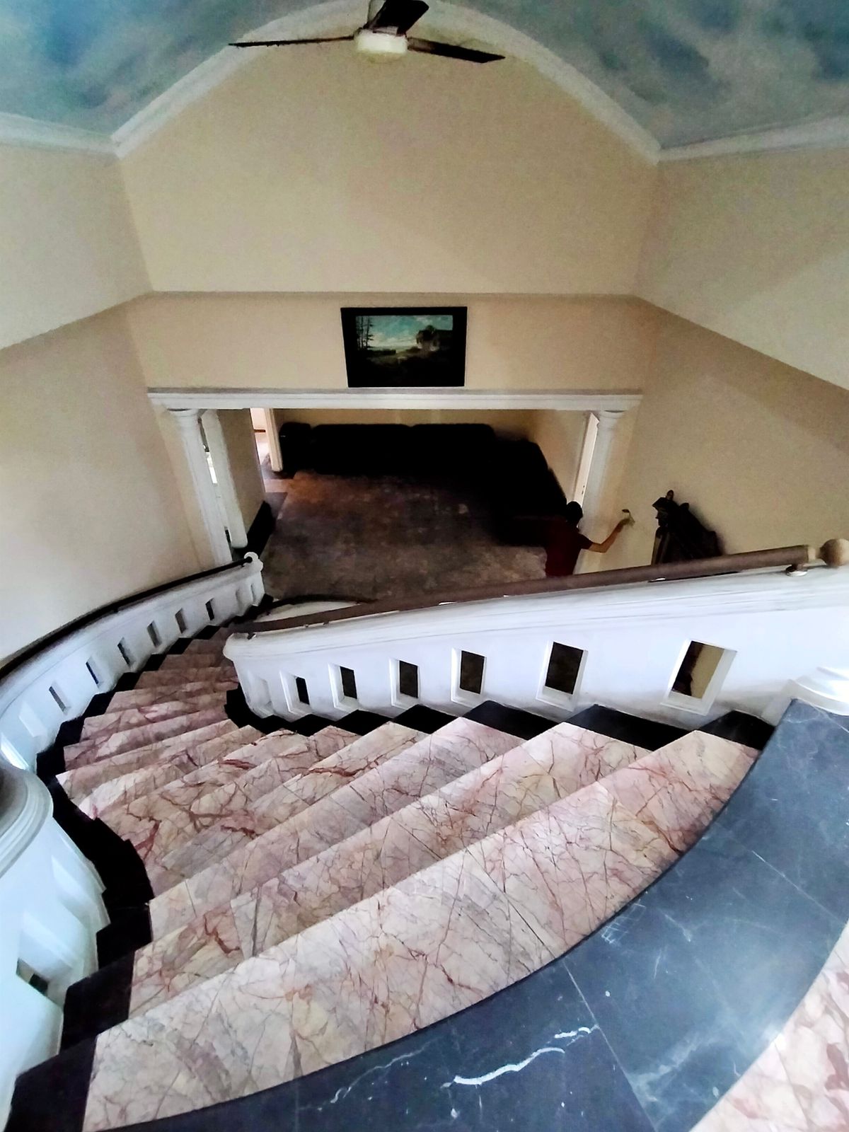 Rumah 2 Lantai di Lokasi Premium dekat SCBD - Ada Kolam Renang