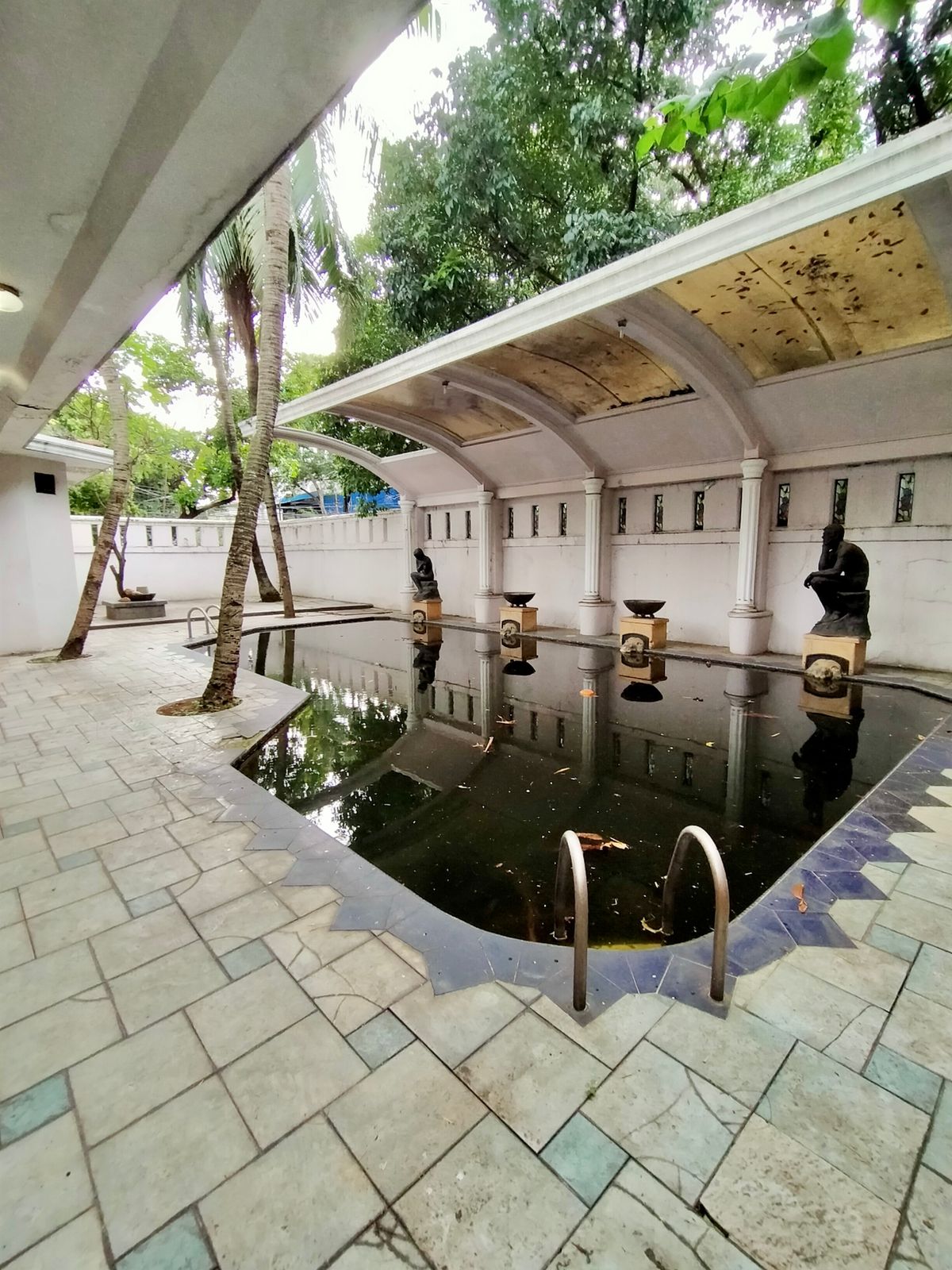 Rumah 2 Lantai di Lokasi Premium dekat SCBD - Ada Kolam Renang