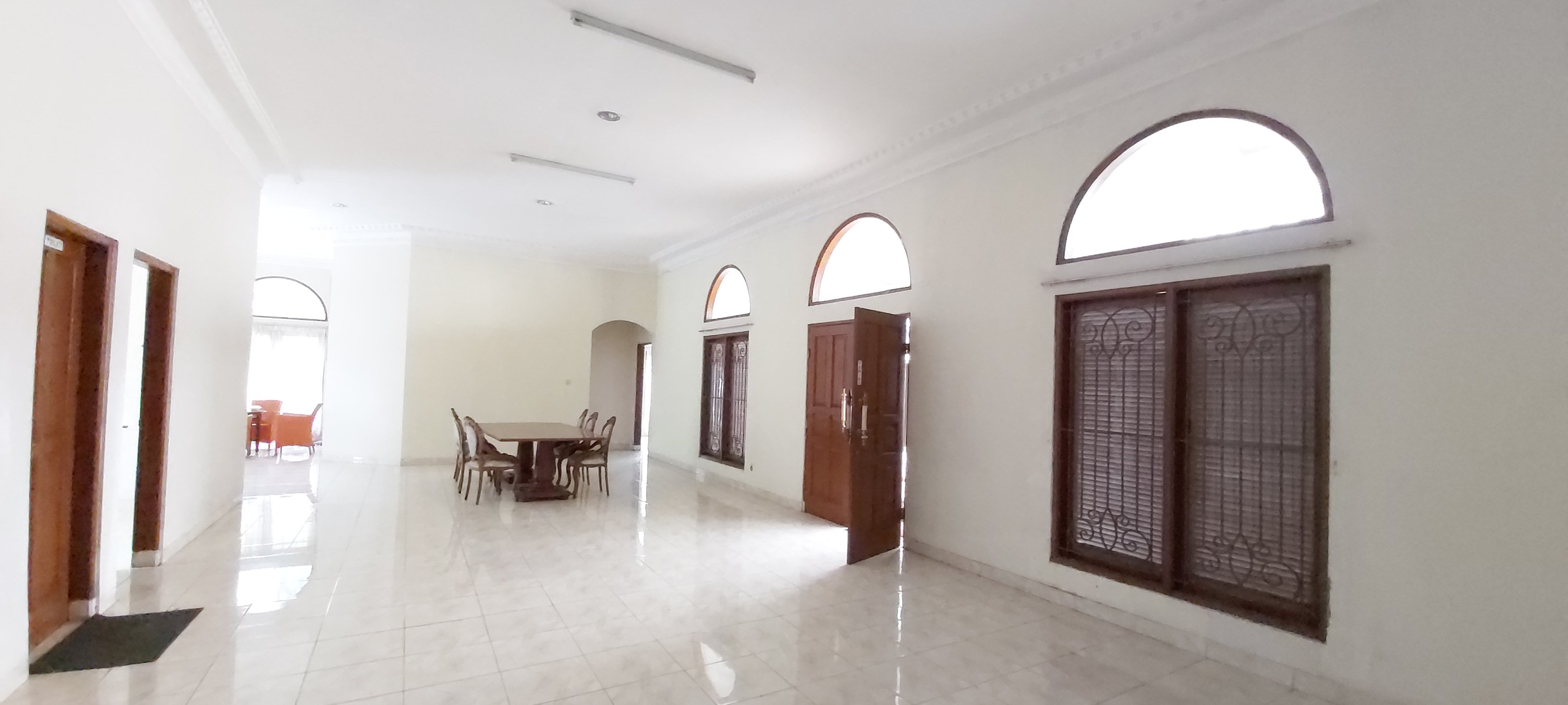 Rumah Siap Huni area Blok M - Bangunan 1 Lantai, Halaman Luas