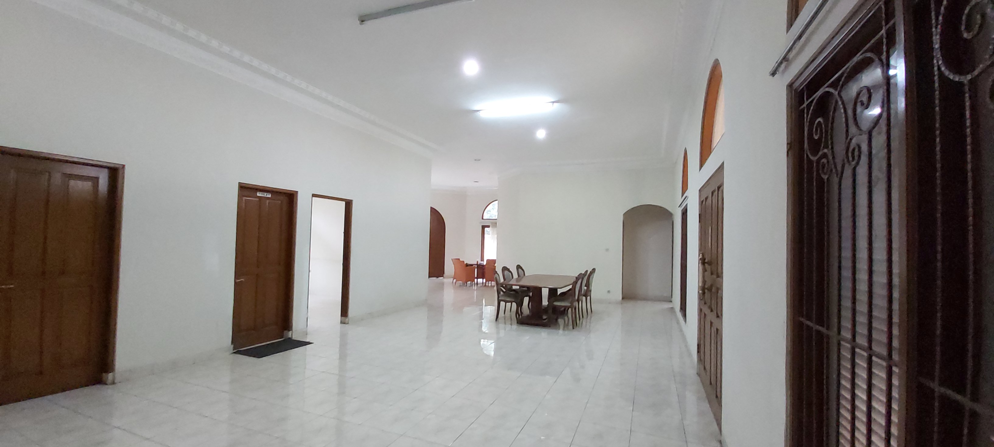 Rumah Siap Huni area Blok M - Bangunan 1 Lantai, Halaman Luas