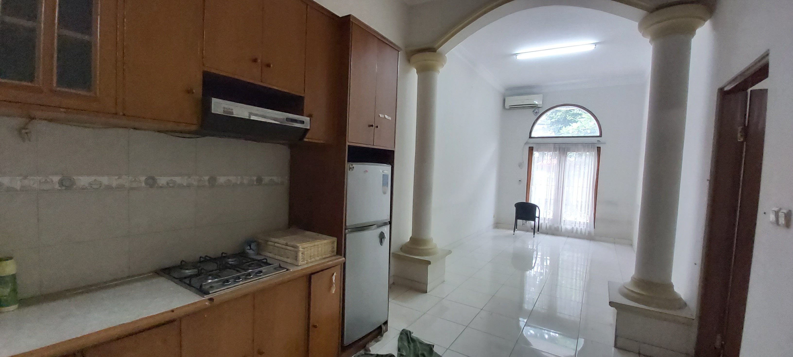 Rumah Siap Huni area Blok M - Bangunan 1 Lantai, Halaman Luas