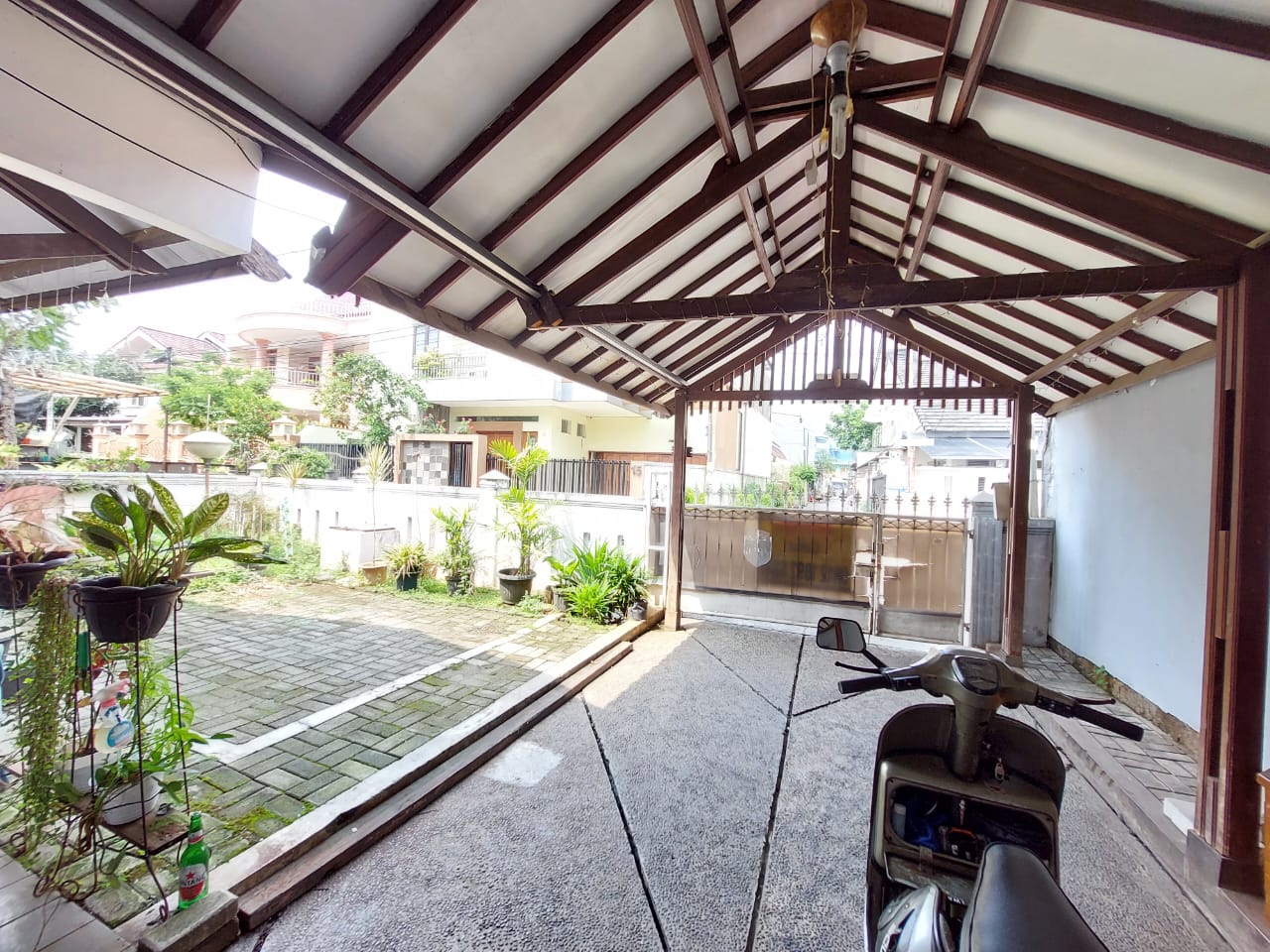Rumah Induk 3 KT + Kost 4 Kamar Tidur Kamar Mandi Dalam Area Radio Dalam 