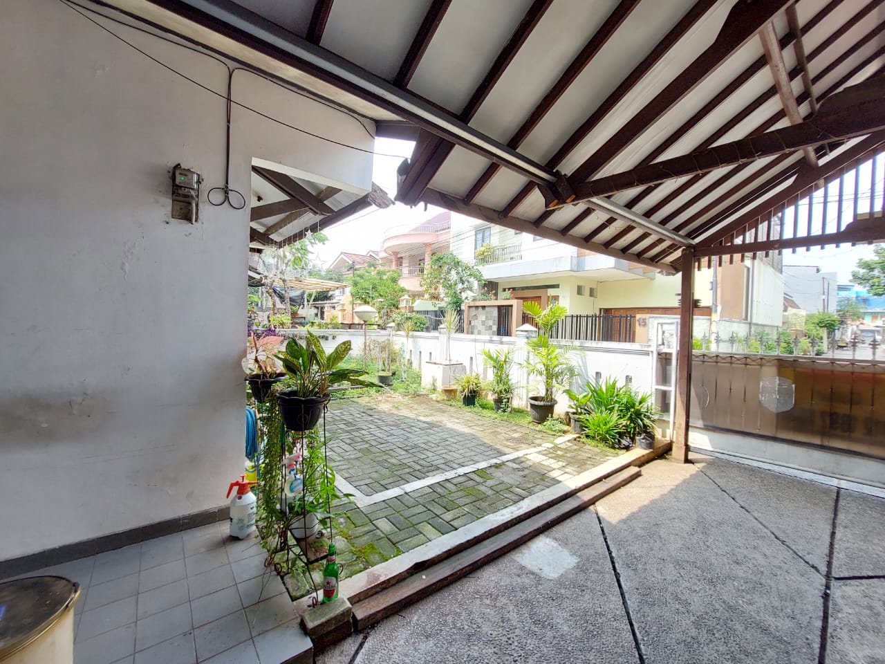 Rumah Induk 3 KT + Kost 4 Kamar Tidur Kamar Mandi Dalam Area Radio Dalam 