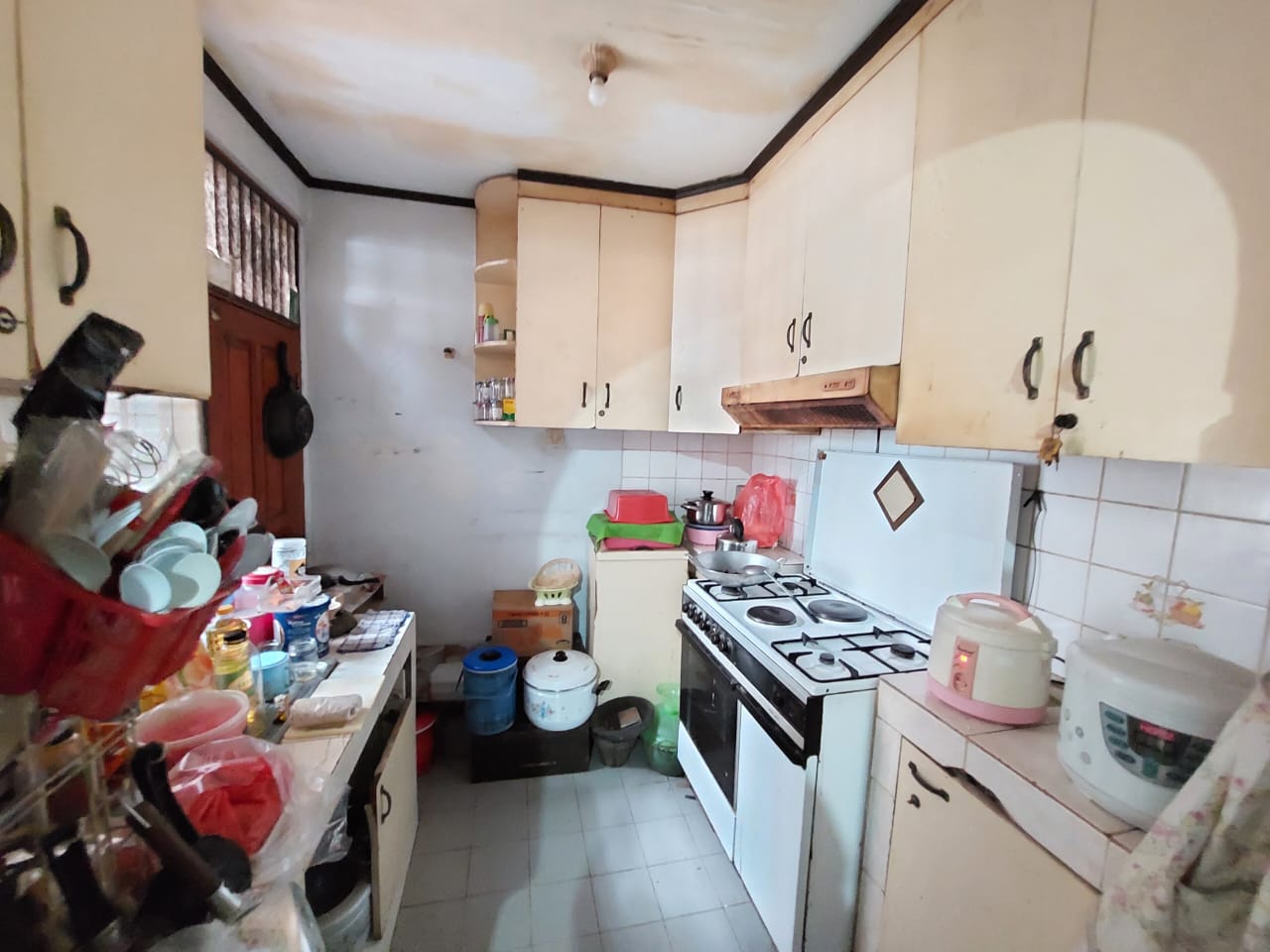 Rumah Induk 3 KT + Kost 4 Kamar Tidur Kamar Mandi Dalam Area Radio Dalam 