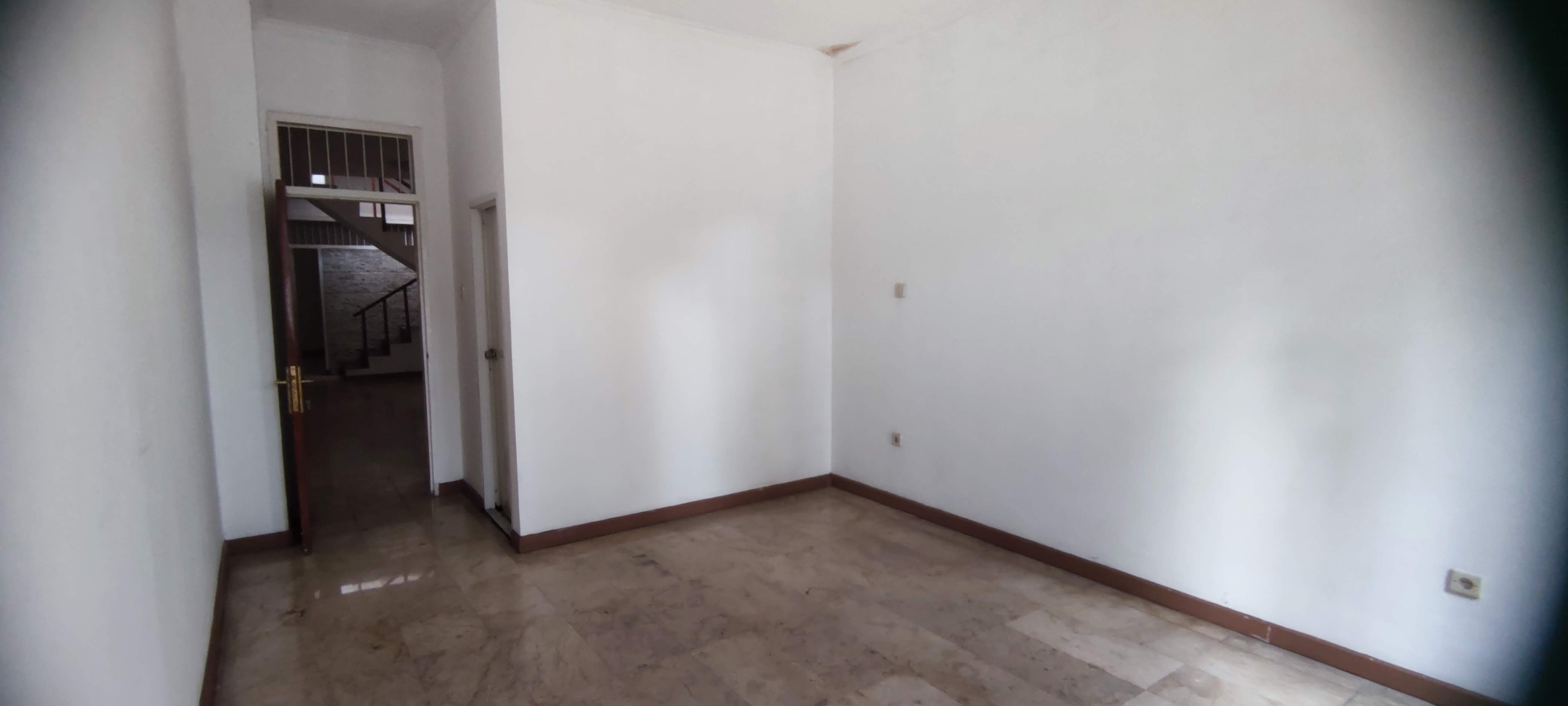 Rumah 1 Lantai Siap Huni Area Kramat Pela Kebayoran Baru