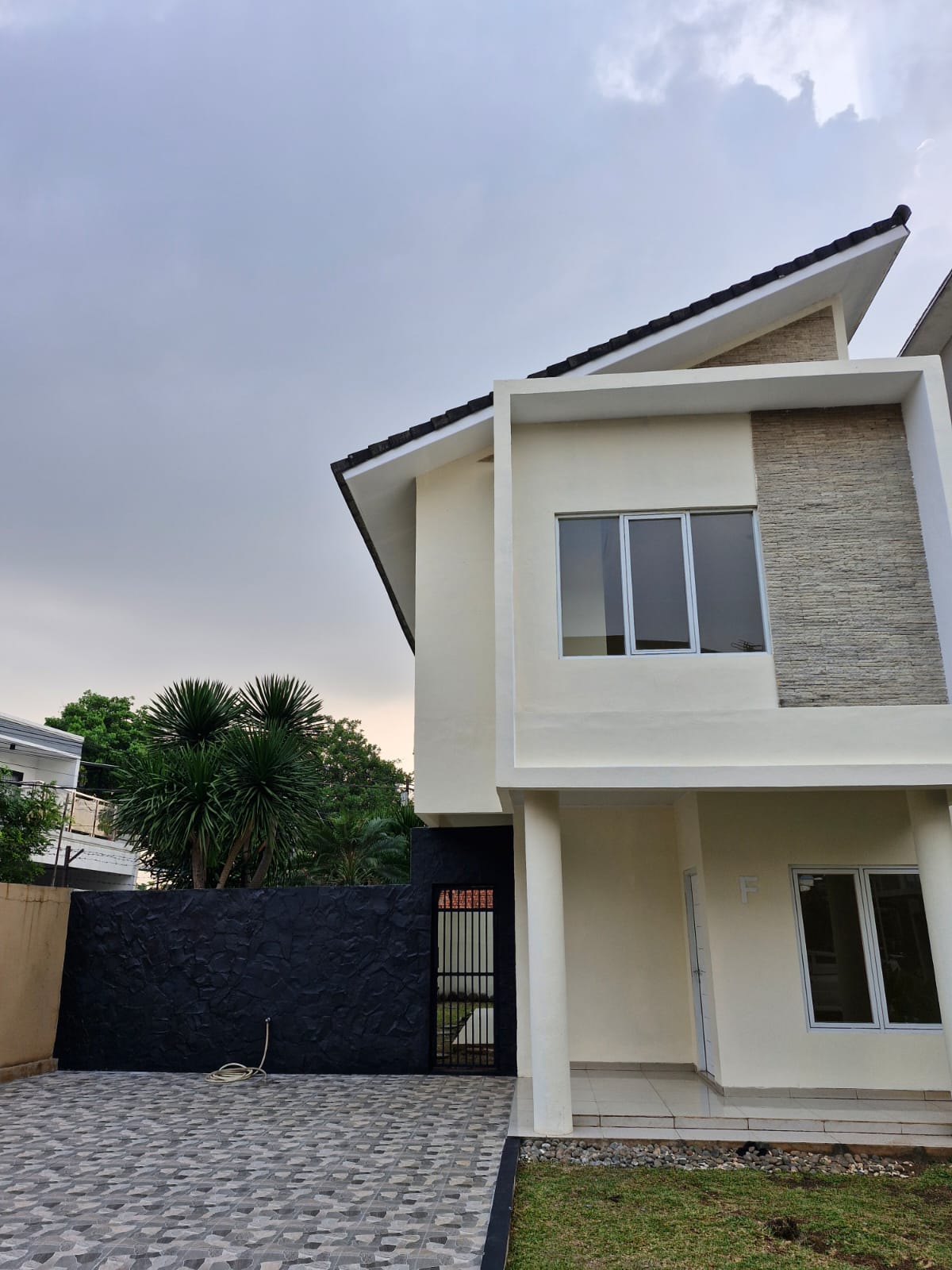 Brand New 2 Lantai di Andara, Dalam Cluster, Sangat Dekat dengan Gerbang Tol Andara 