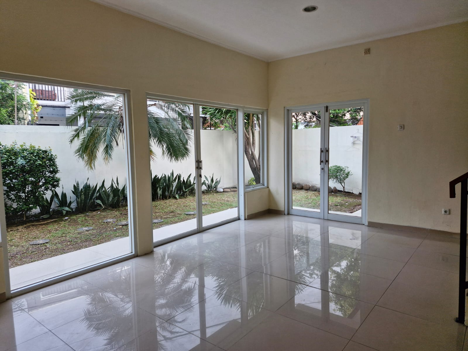 Brand New 2 Lantai di Andara, Dalam Cluster, Sangat Dekat dengan Gerbang Tol Andara 