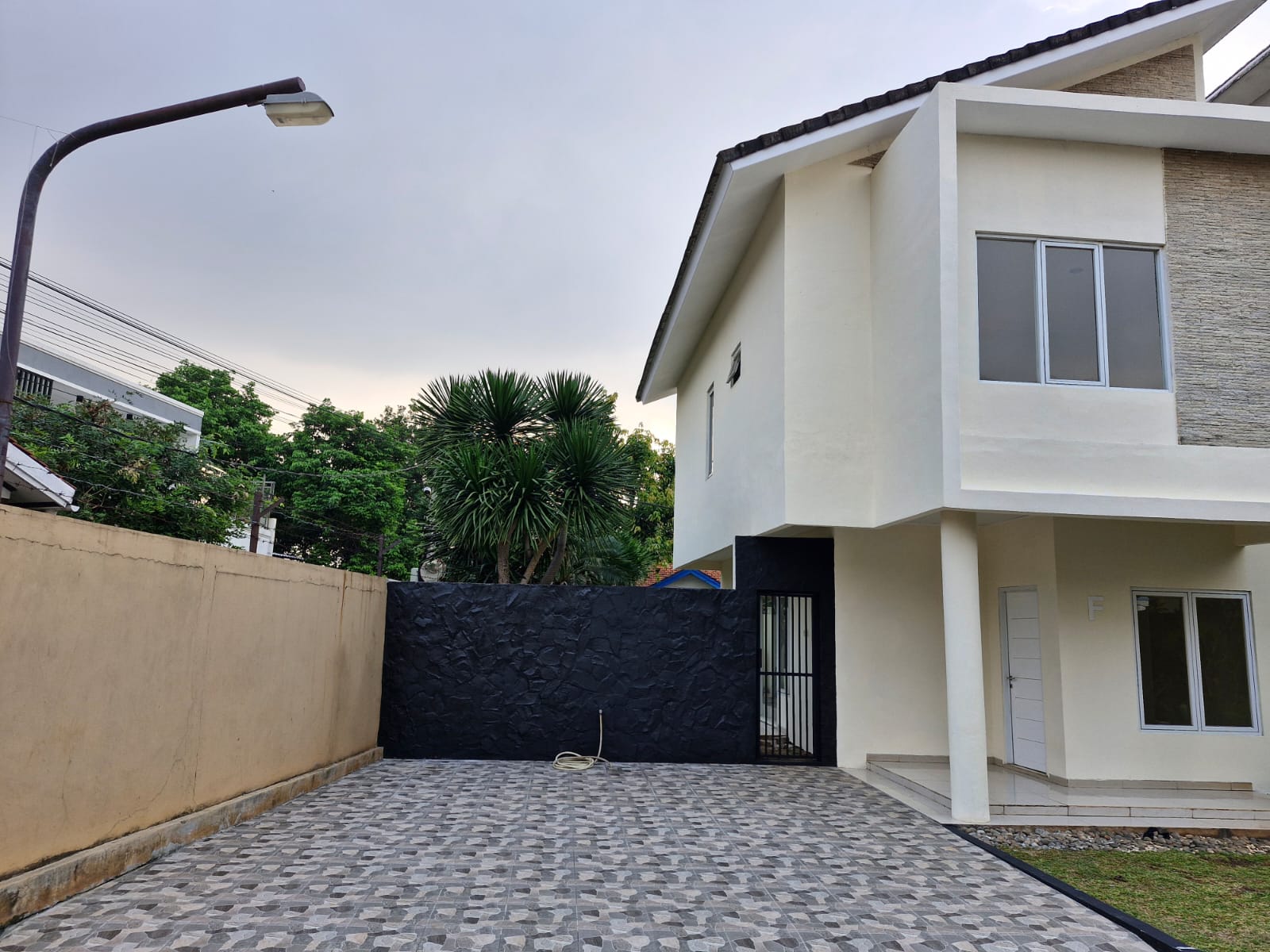 Brand New 2 Lantai di Andara, Dalam Cluster, Sangat Dekat dengan Gerbang Tol Andara 